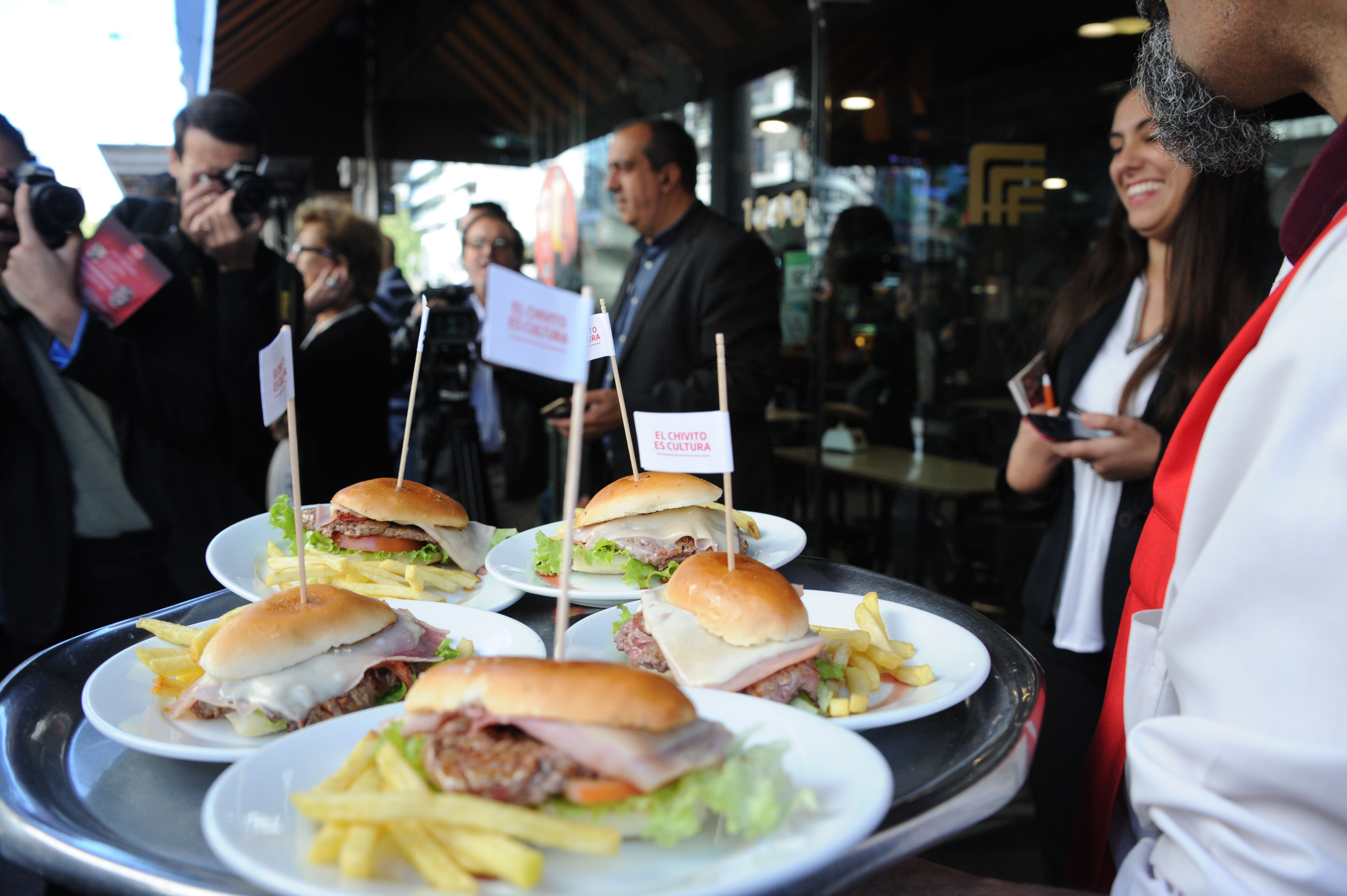 Ministra de Turismo, Liliam Kechichian, encabezó el Chivito Weekend, homenaje al plato más típico