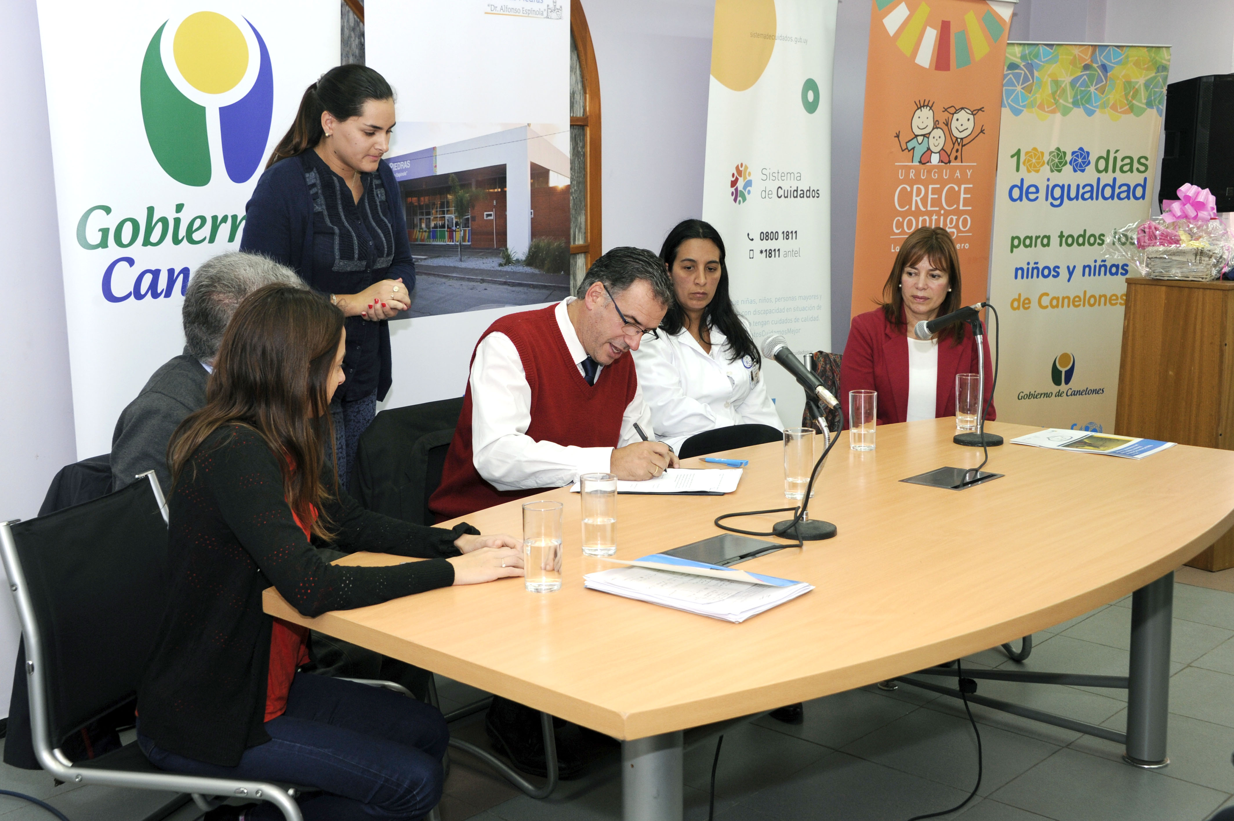 En el Mes de la Primer Infancia, se entregó, en el Hospital de Las Piedras, el set 200.000 de Uruguay Crece contigo