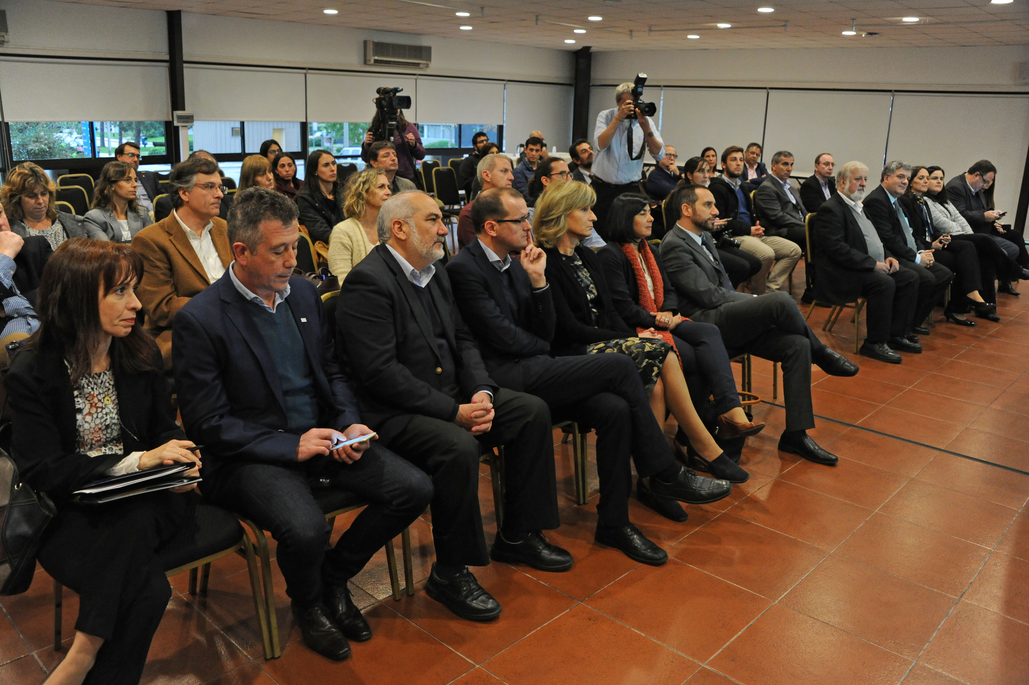 El Ministerio de Industria y la Cámara de Tecnologías de la Información presentaron el proyecto Jacarandá