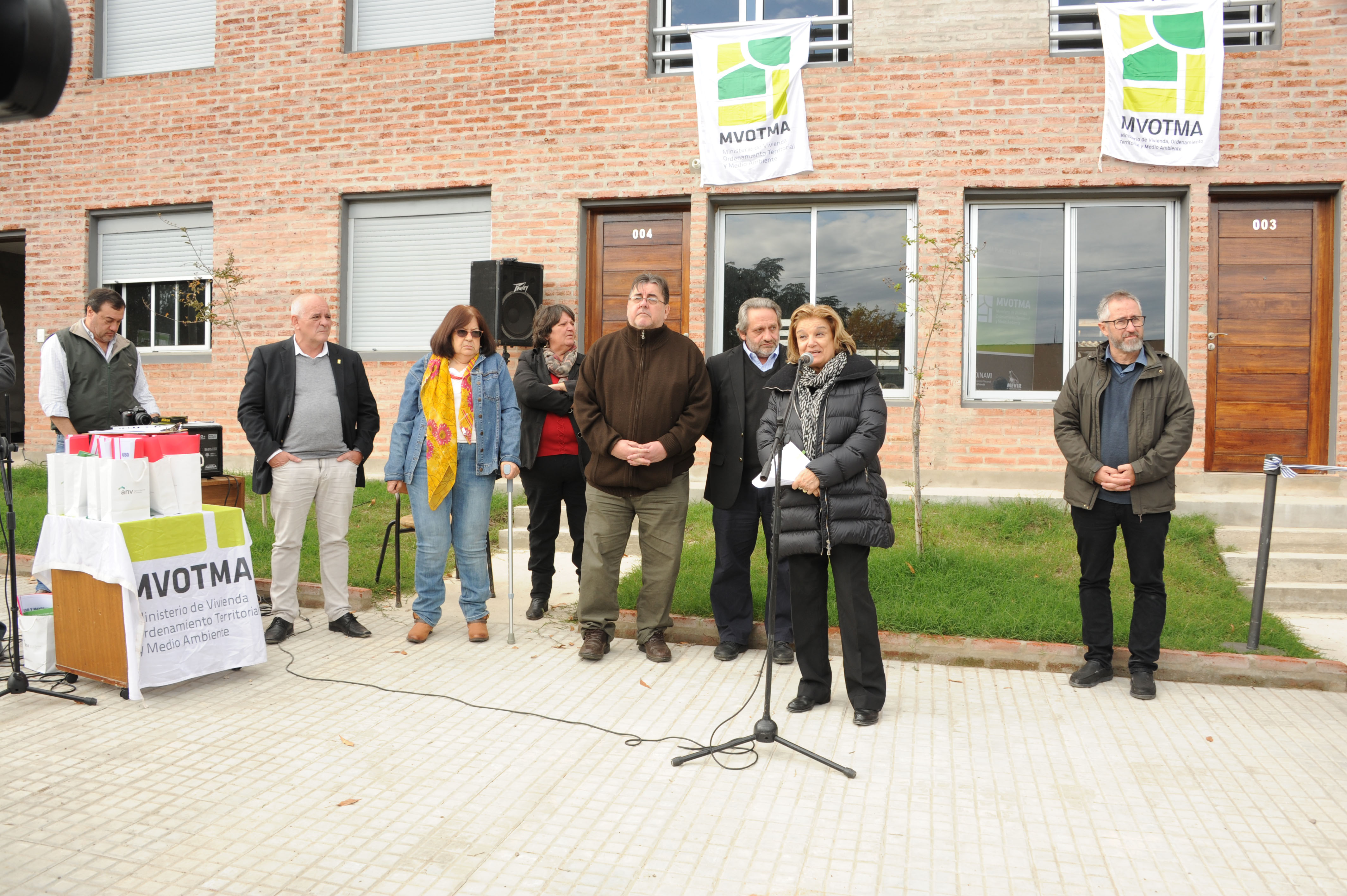 Inauguración del complejo habitacional Tomás de Mattos, en Tacuarembó