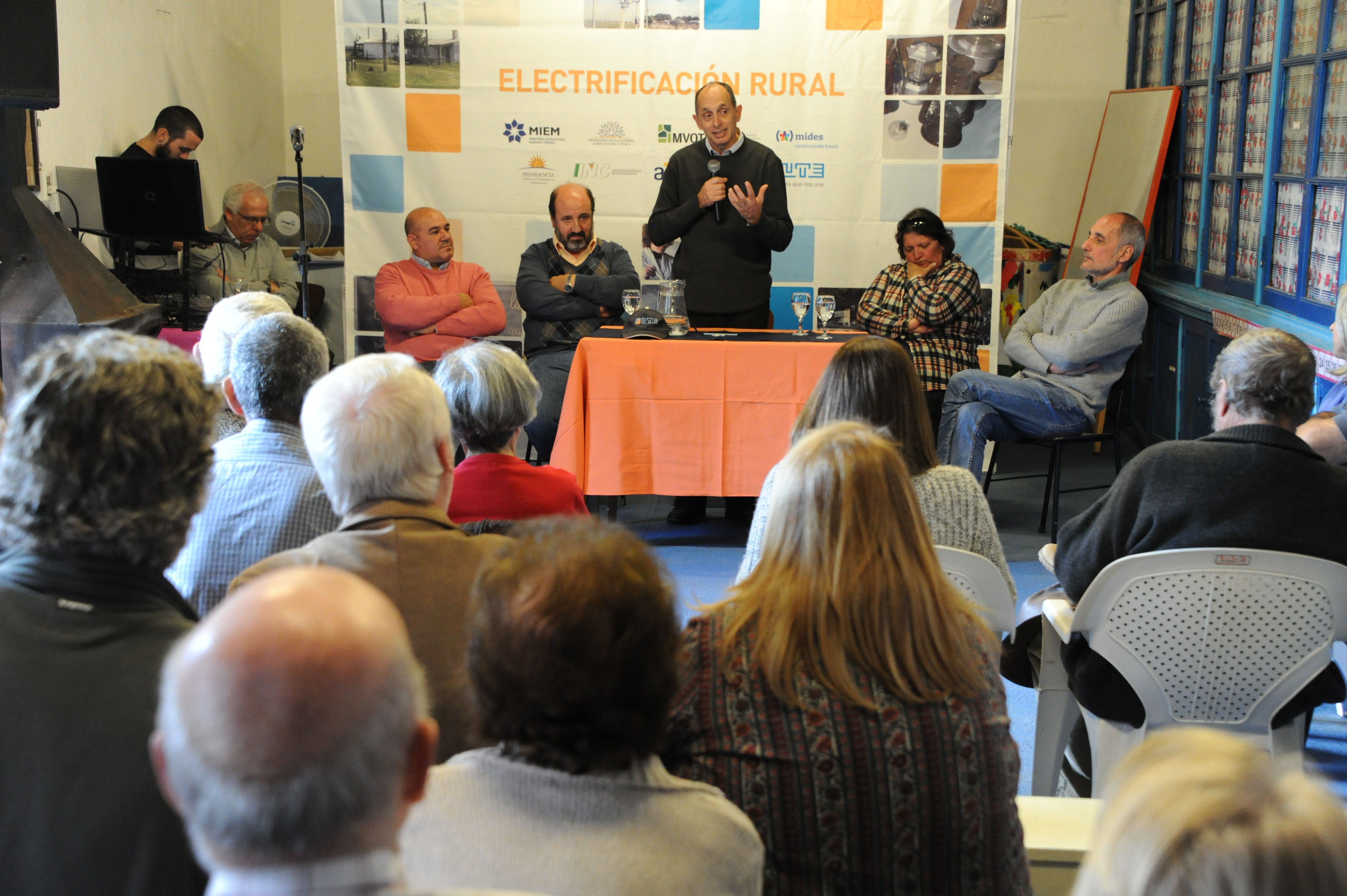 Inauguración de la red de cableado en el paraje Retamosa, ubicado en Lavalleja