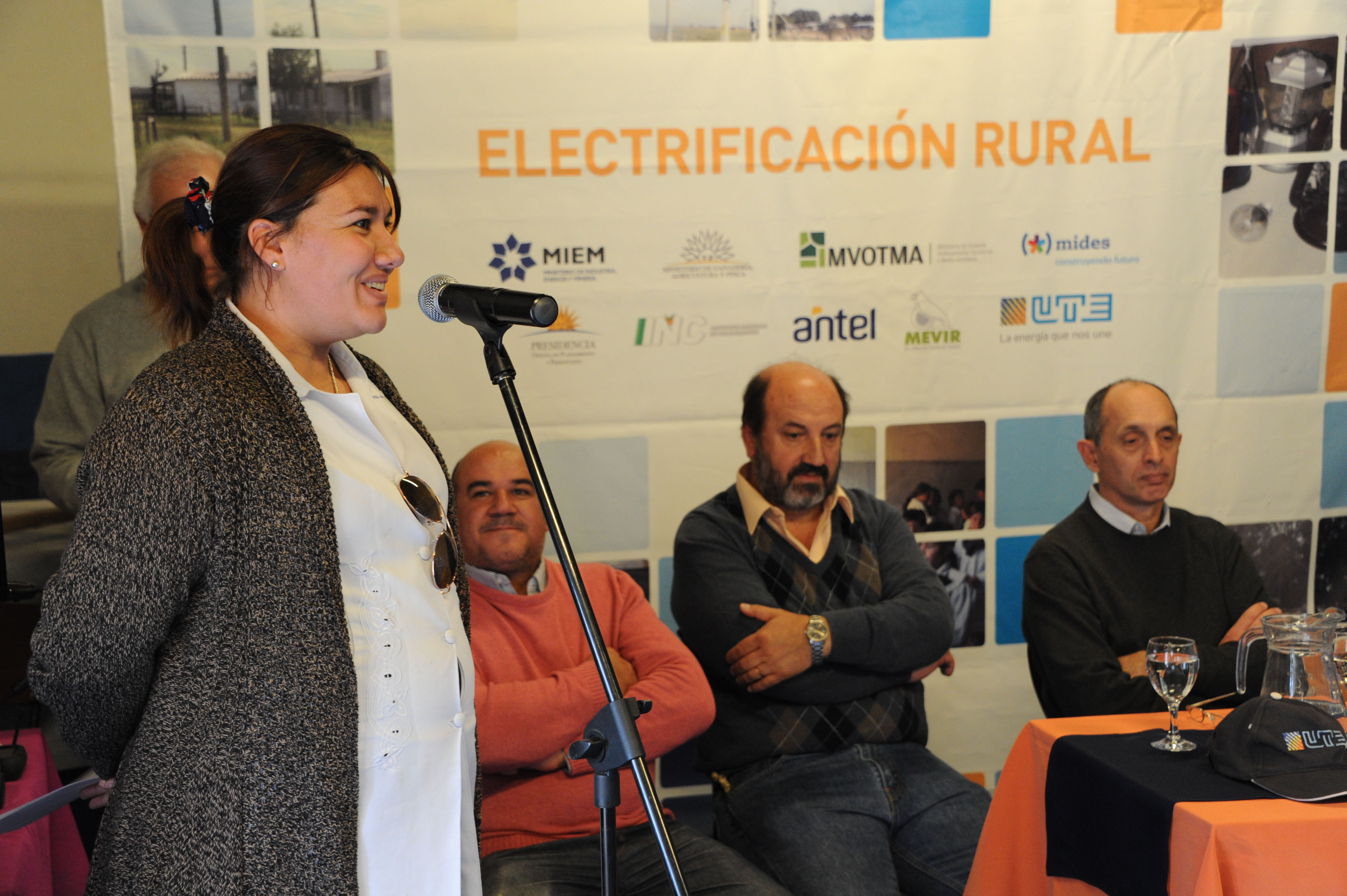 Inauguración de la red de cableado en el paraje Retamosa, ubicado en Lavalleja