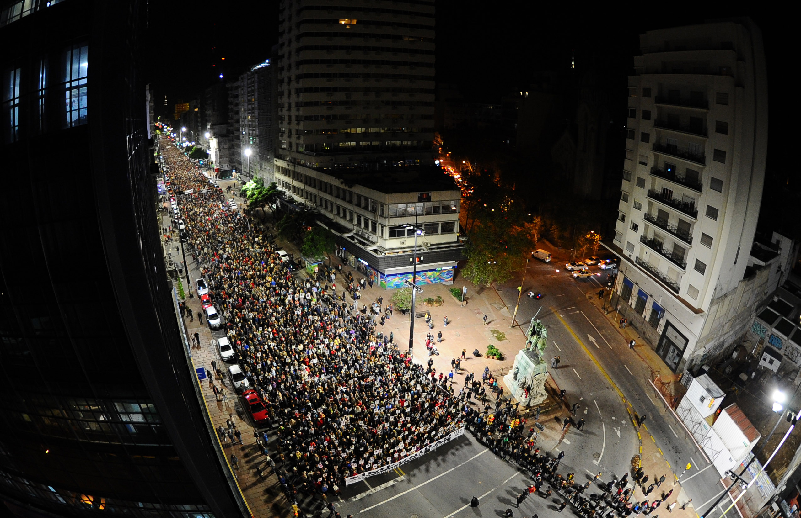Miles de uruguayos acompañaron la 23.ª Marcha del Silencio en Uruguay y fuera de fronteras