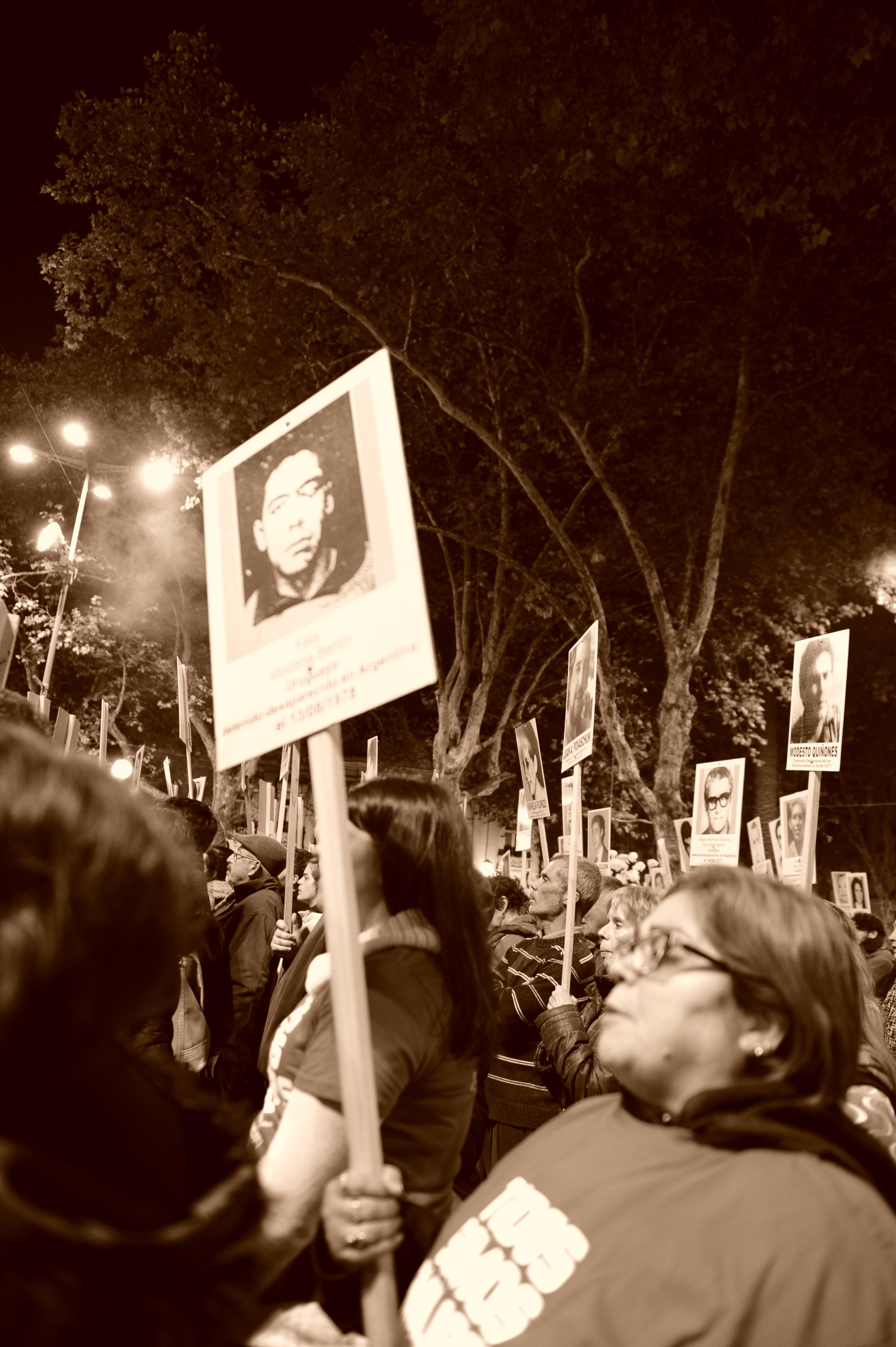 Miles de uruguayos acompañaron la 23.ª Marcha del Silencio en Uruguay y fuera de fronteras