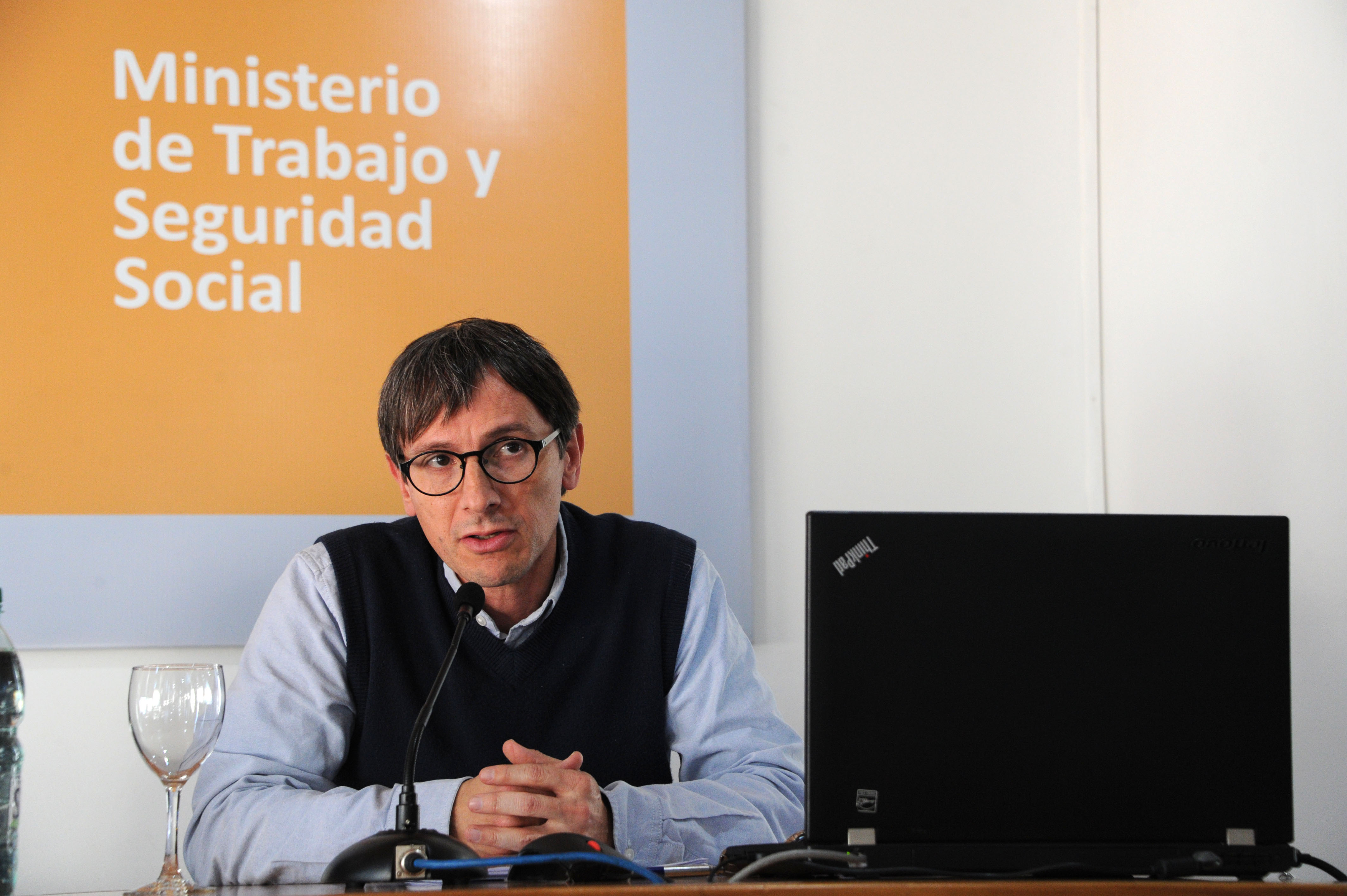 Politólogo Miguel Serna