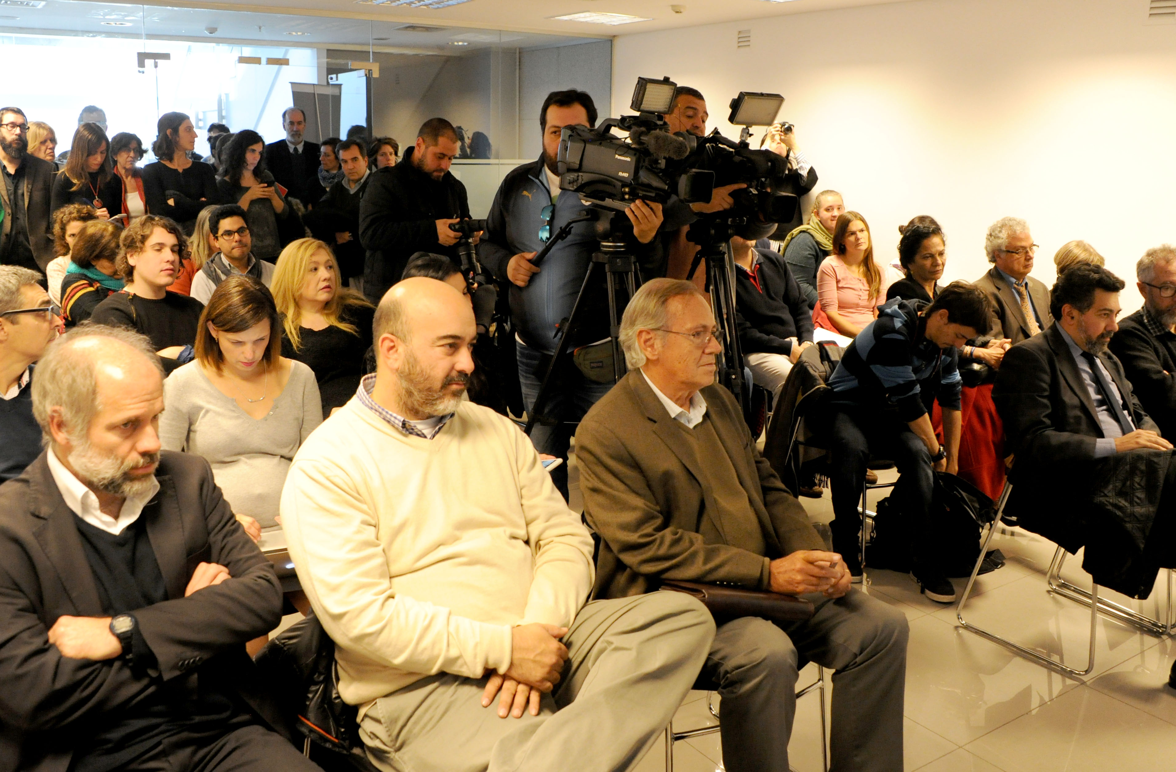 Autoridades presentes en el lanzamiento
