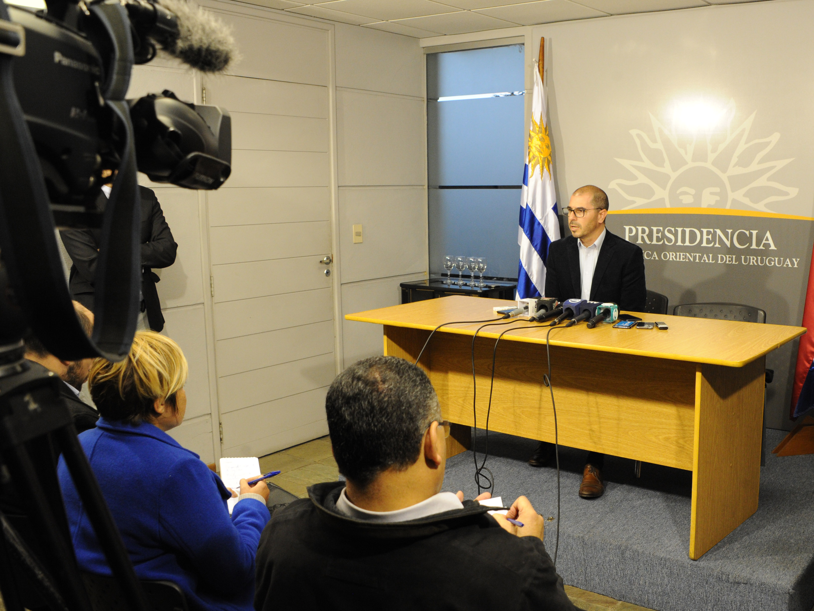 Conferencia de prensa del prosecretario de Presidencia, Juan Andrés Roballo