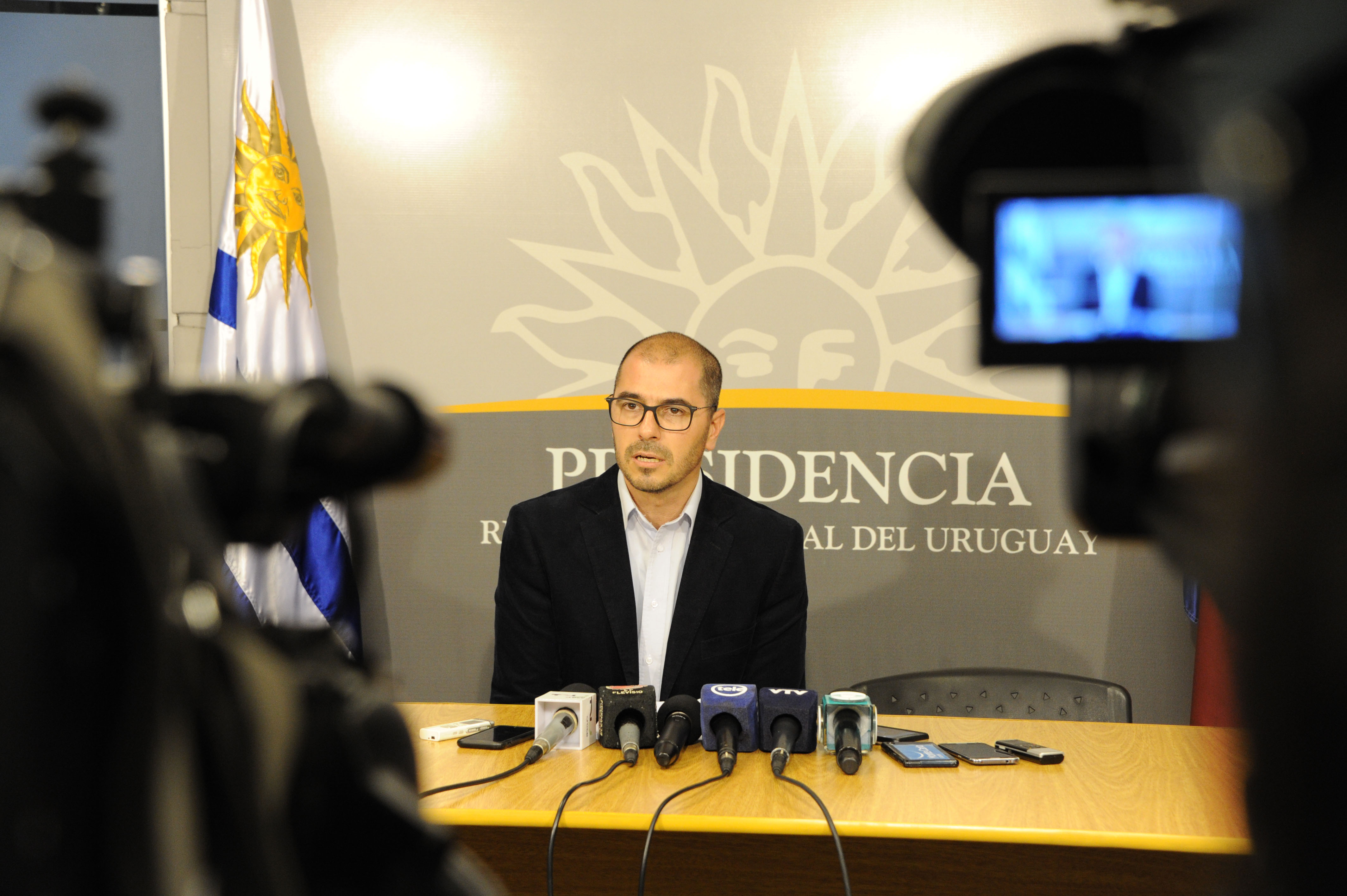 Conferencia de prensa del prosecretario de Presidencia, Juan Andrés Roballo