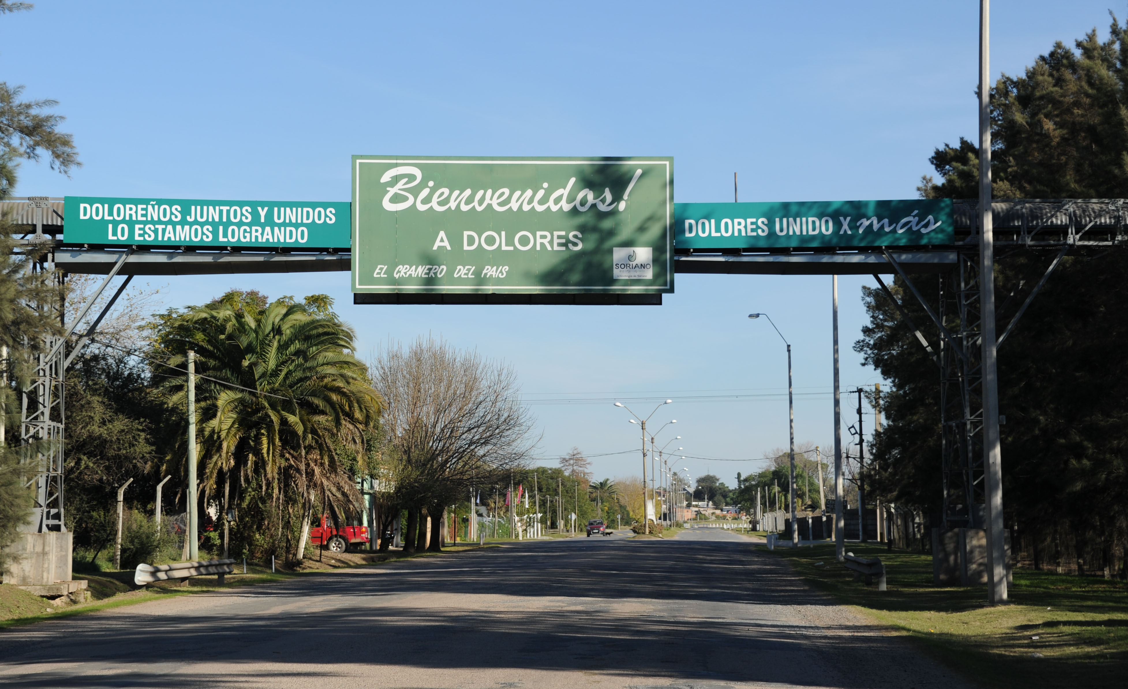 Cartel de bienvenida a la ciudad de Dolores