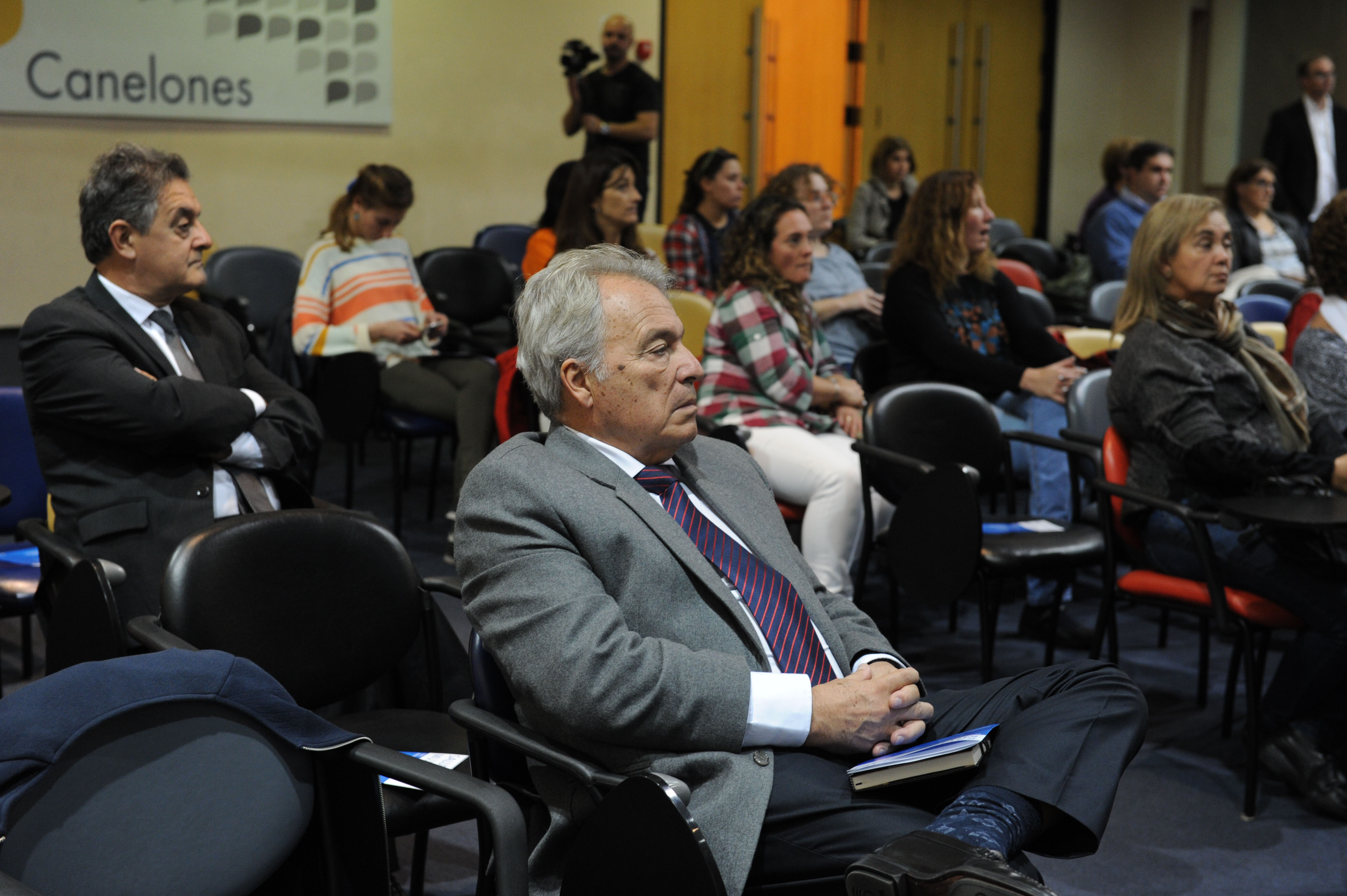 Subsecretario de Salud Pública, Jorge Quian, entre los asistentes