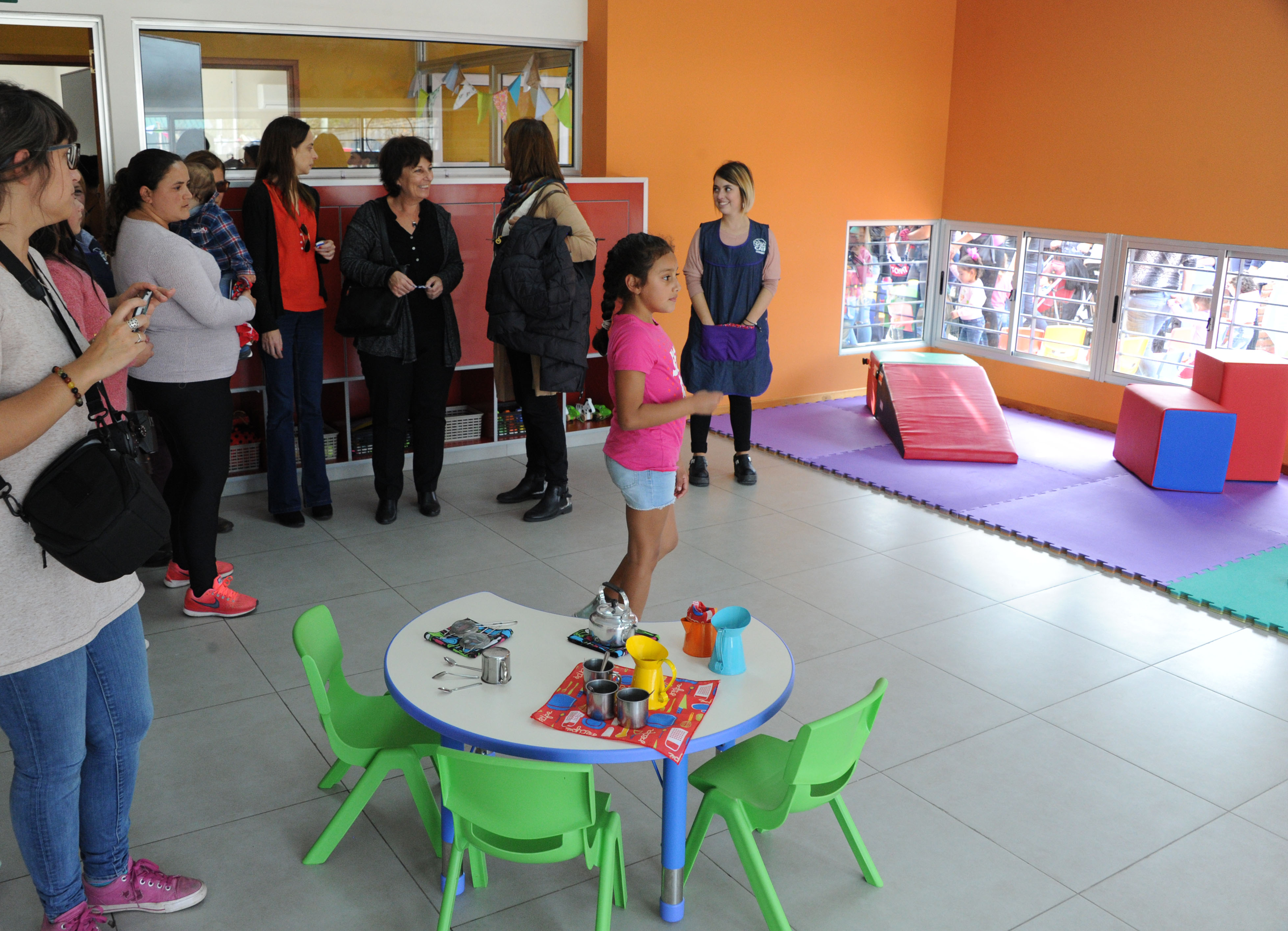 Inauguración del CAIF Itamby en Montevideo