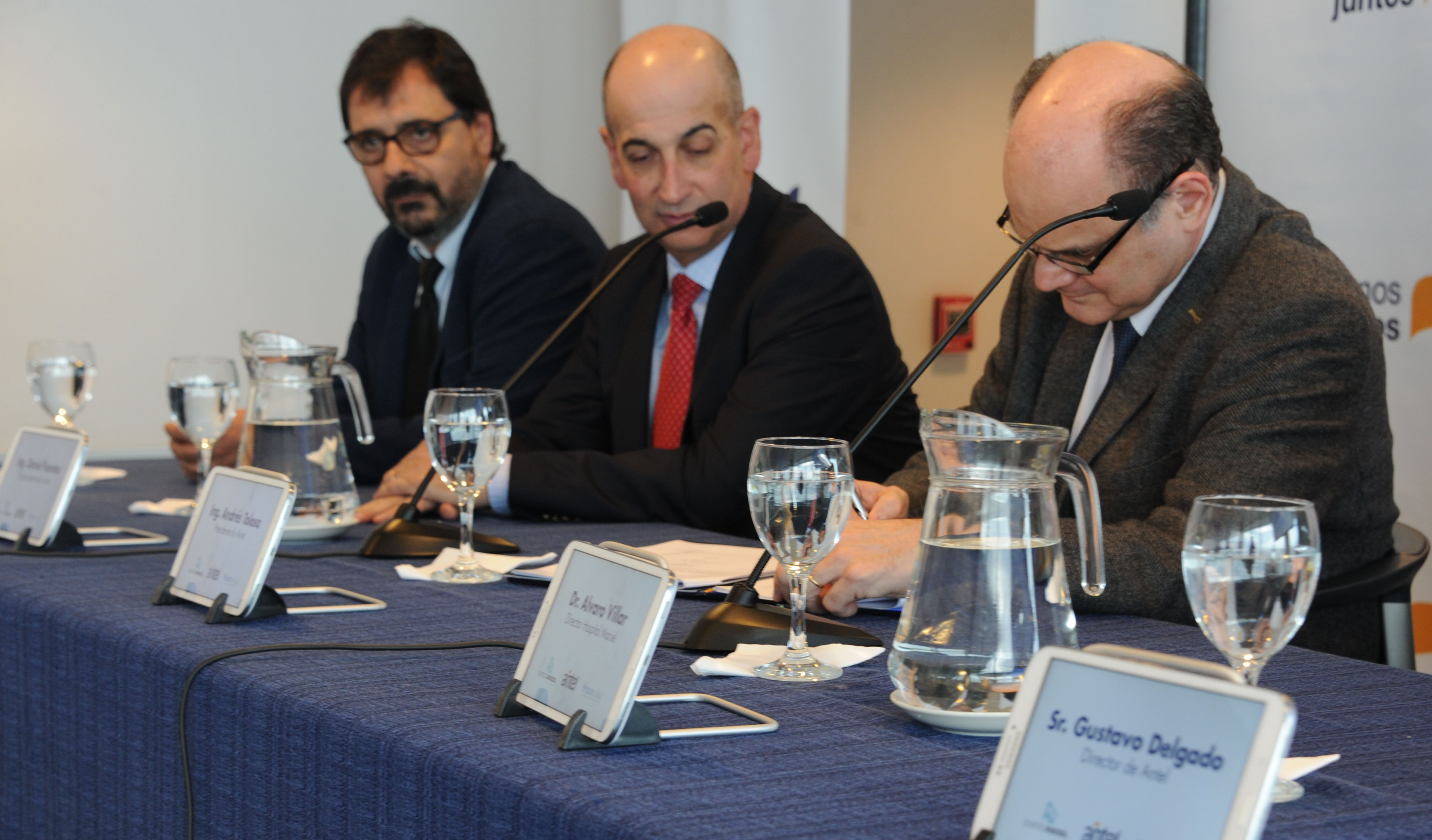 Firma de convenio entre Antel, ASSE y Hospital Maciel