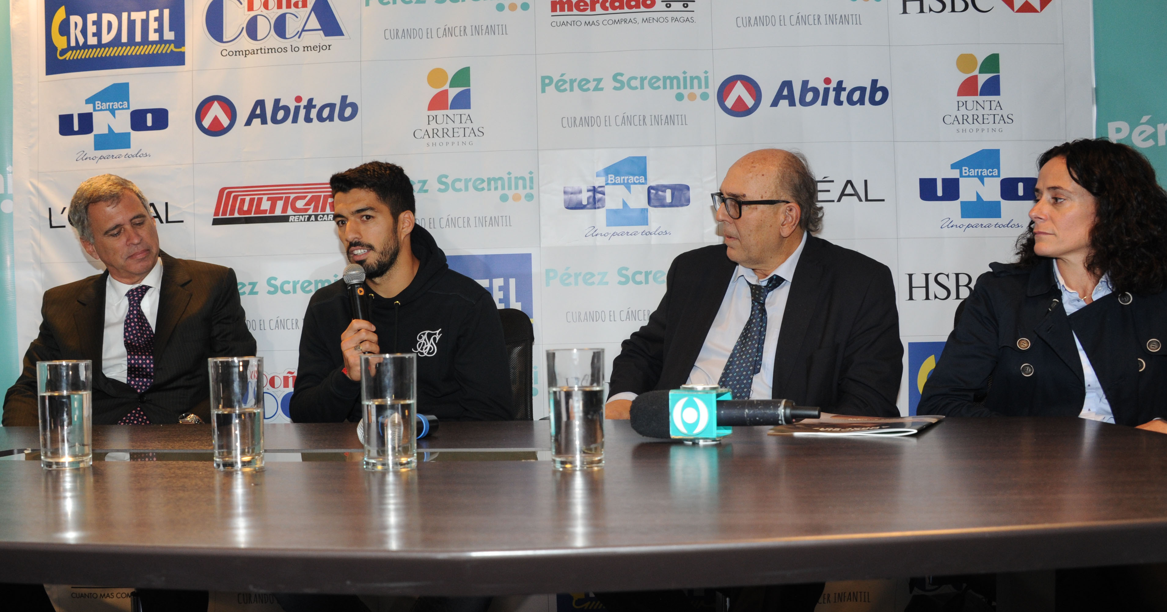 Luis Suárez participó en firma de convenio entre ASSE y la Fundación Pérez Scremini