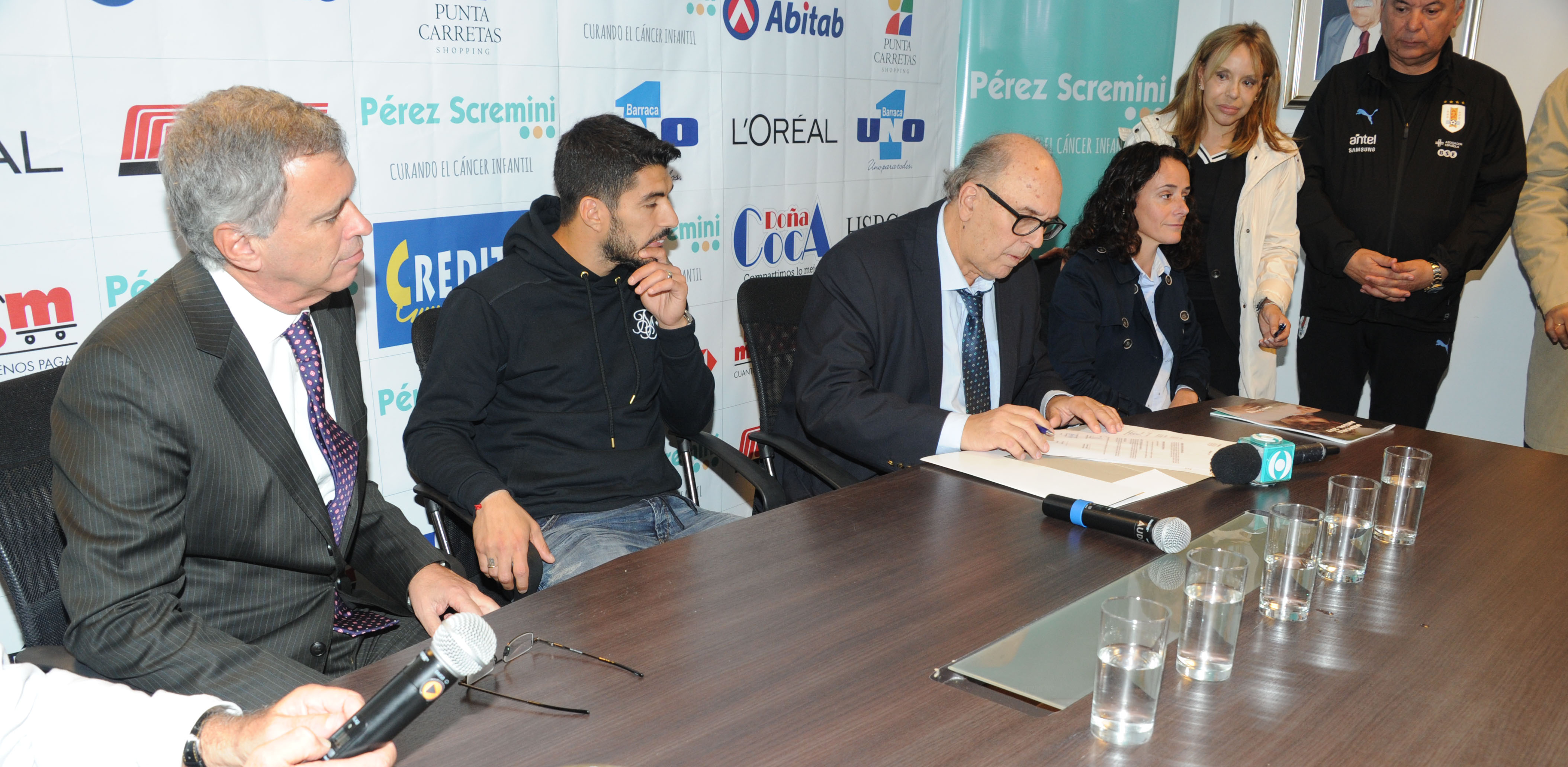 Luis Suárez participó en firma de convenio entre ASSE y la Fundación Pérez Scremini