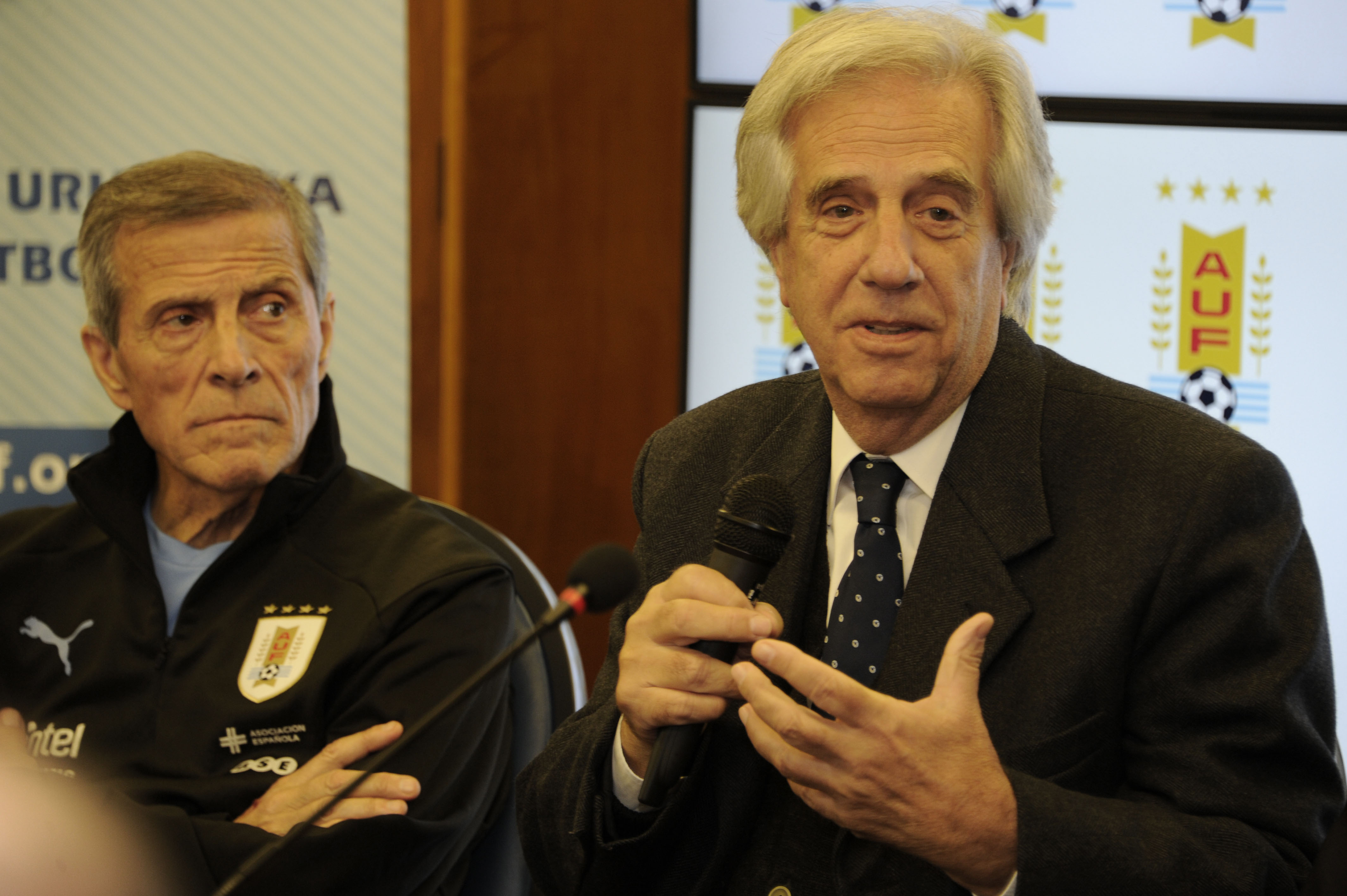 Tabaré Vázquez y el maestro Óscar Washington Tabárez