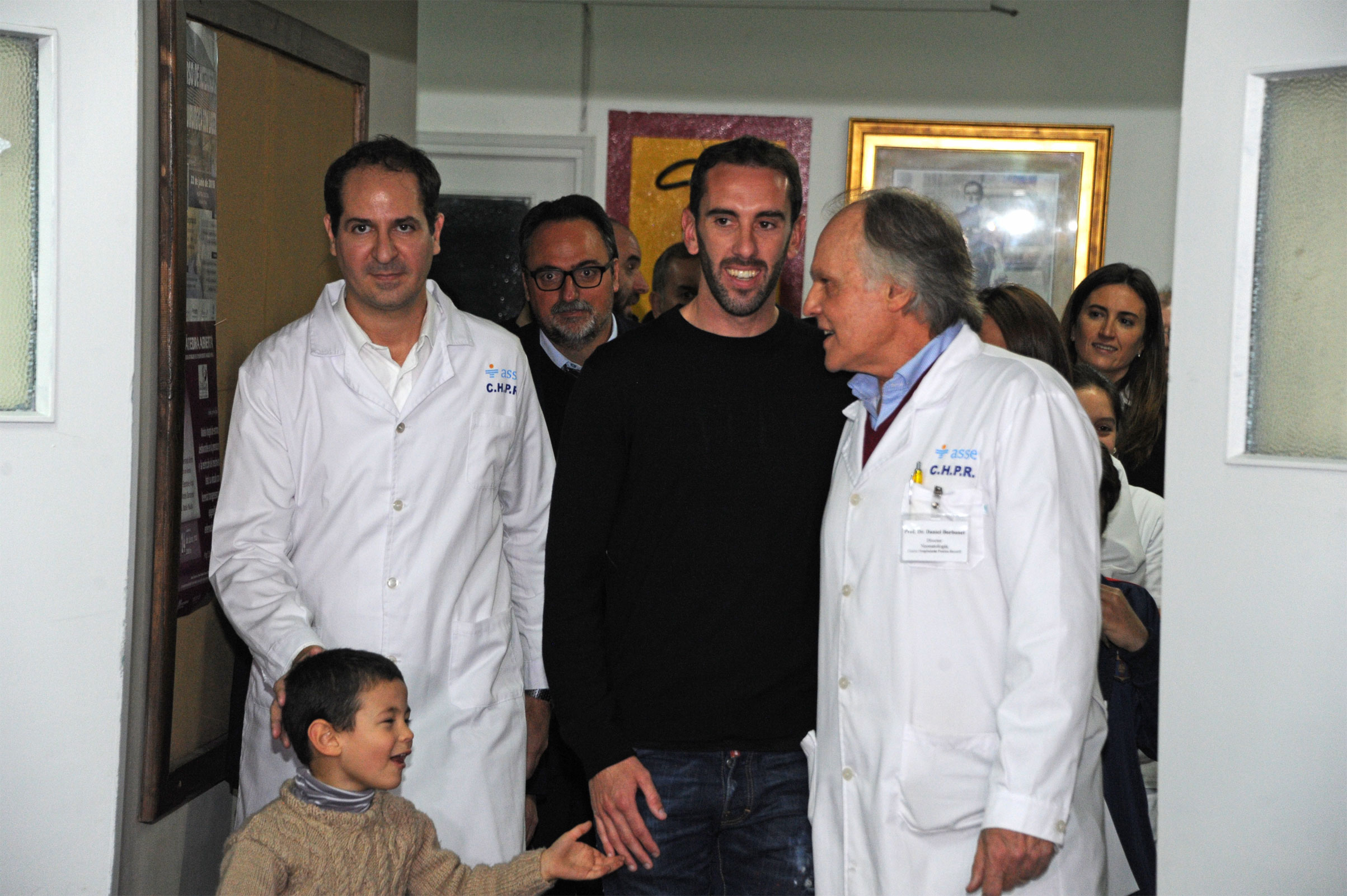 Diego Godín es nombrado padrino del hospital Pereira Rossell