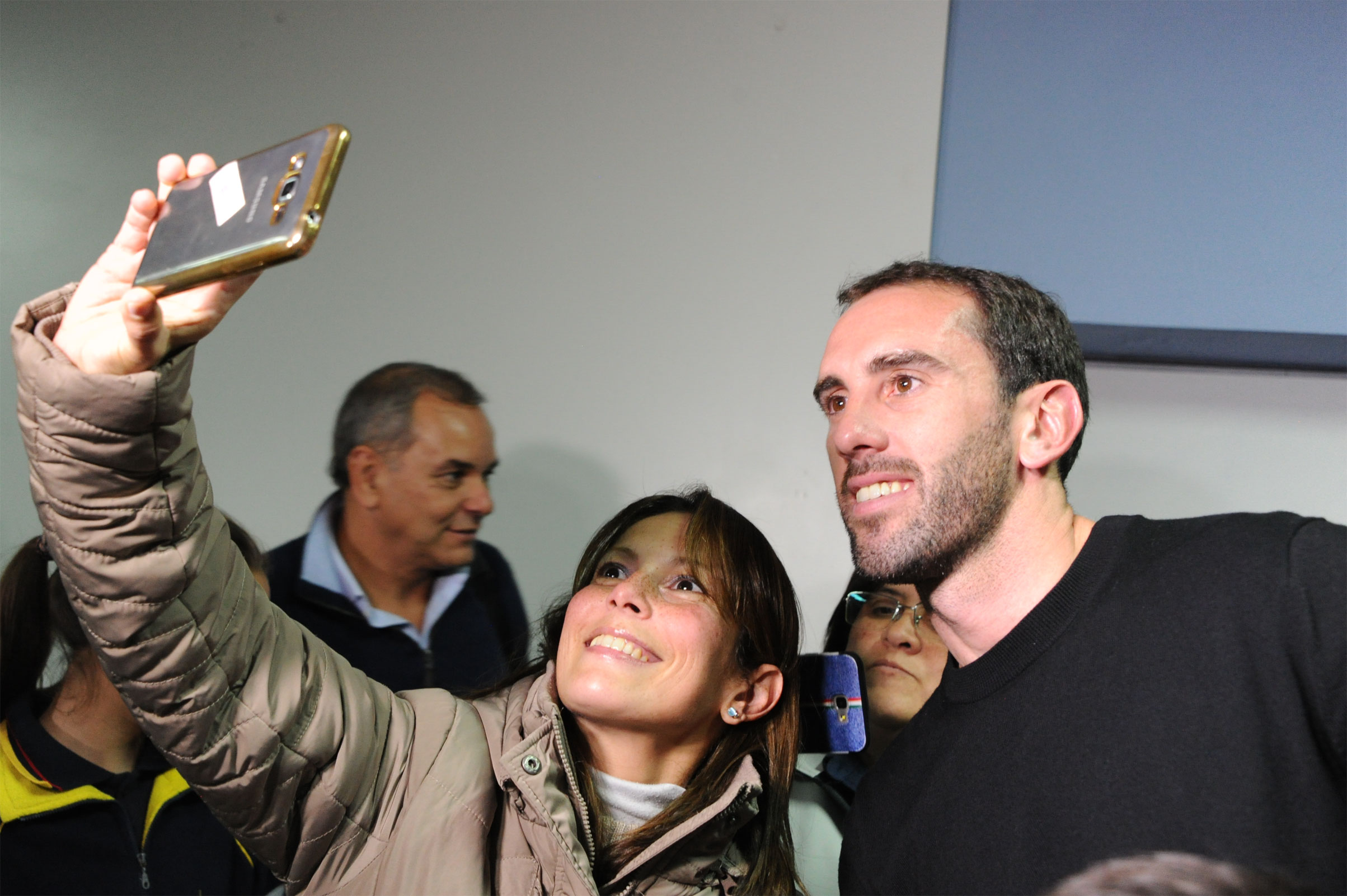 Diego Godín es nombrado padrino del hospital Pereira Rossell