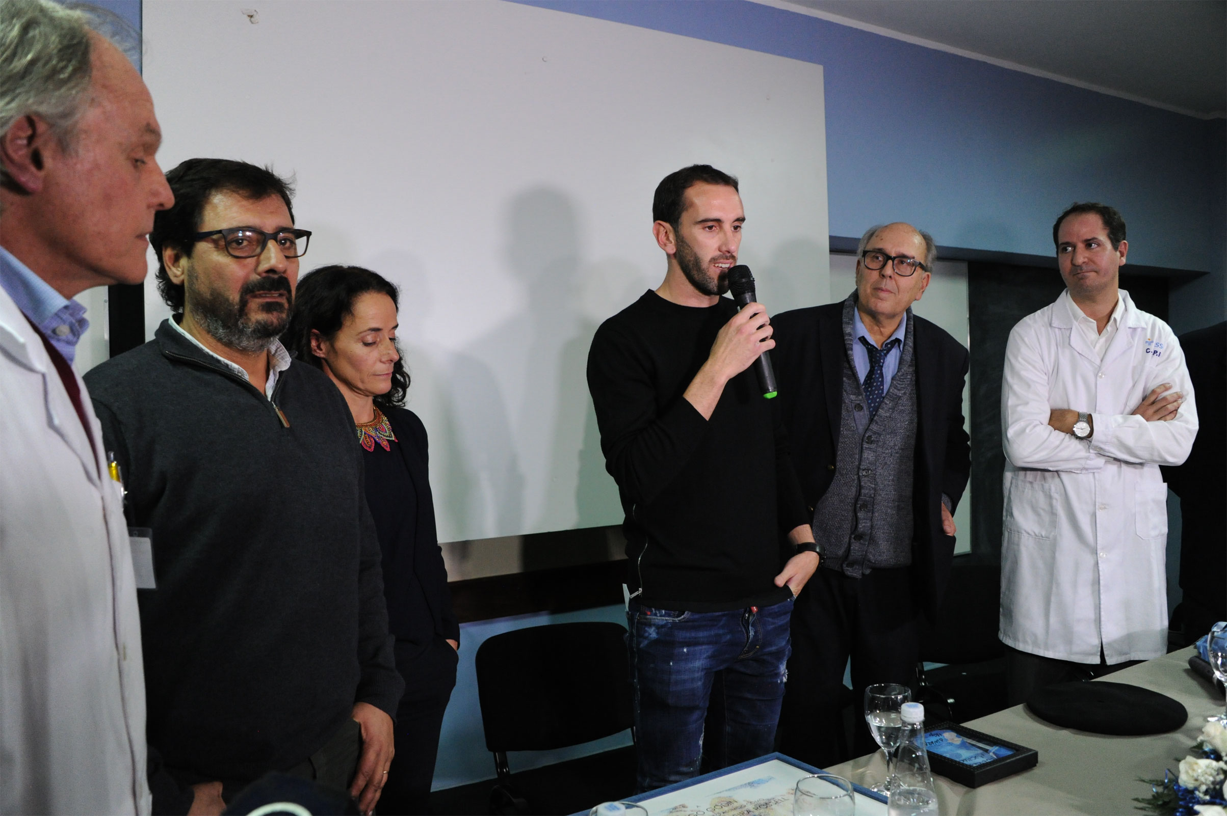 Diego Godín es nombrado padrino del hospital Pereira Rossell