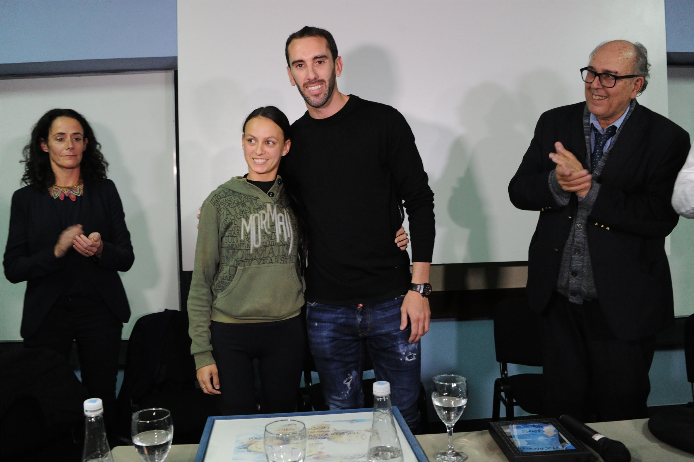 Diego Godín es nombrado padrino del hospital Pereira Rossell