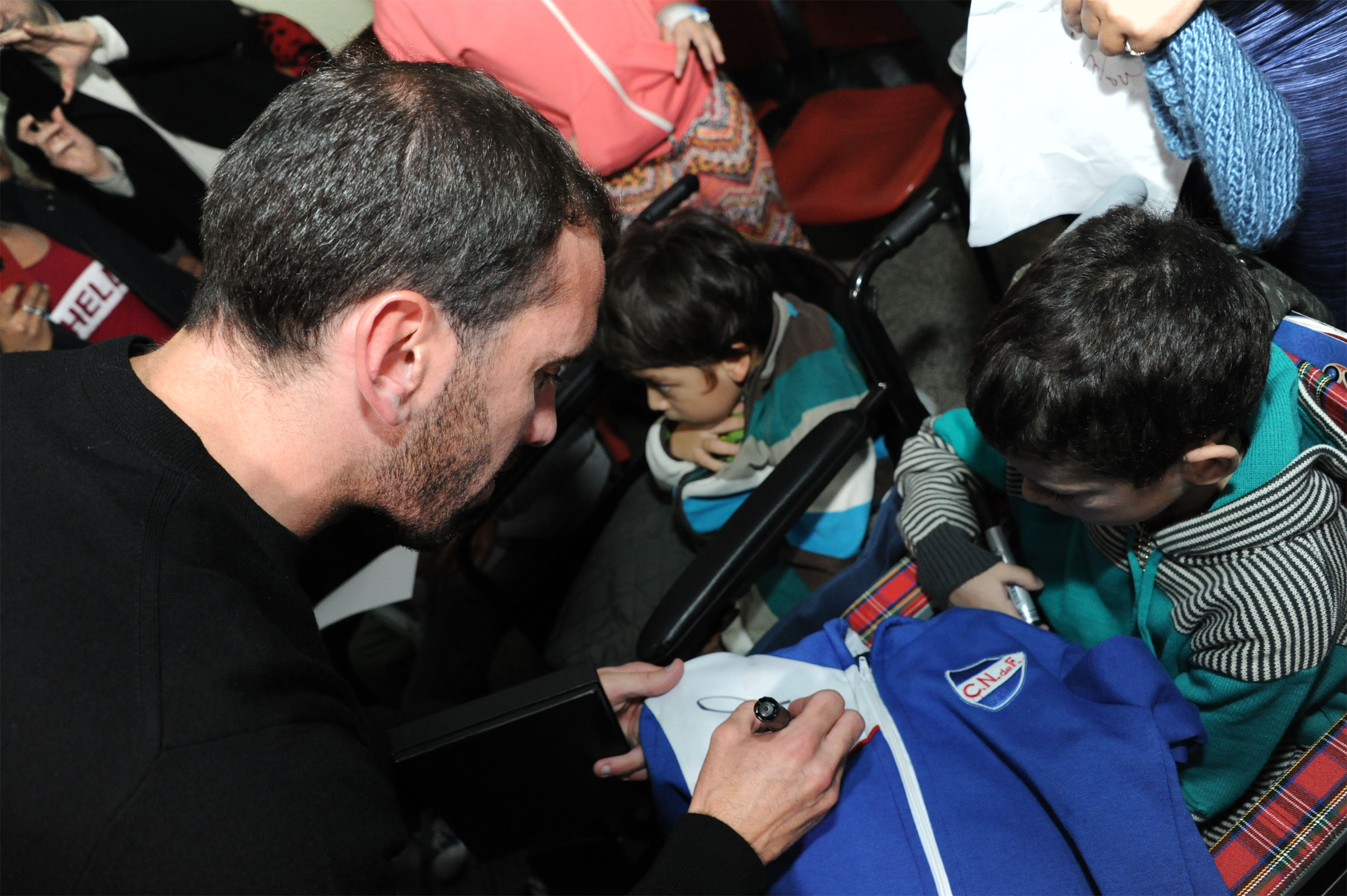 Diego Godín es nombrado padrino del hospital Pereira Rossell