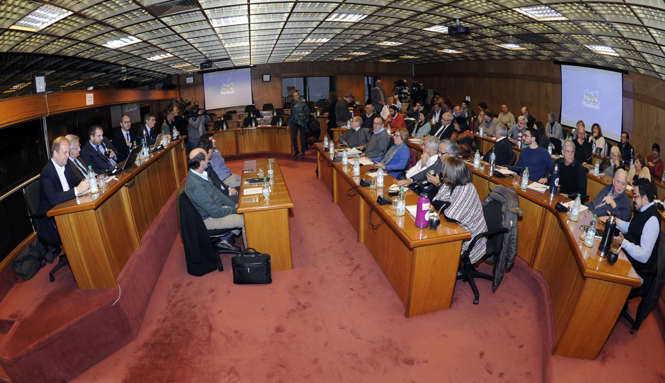Reunión entre el Ejecutivo y la bancada del Frente Amplio