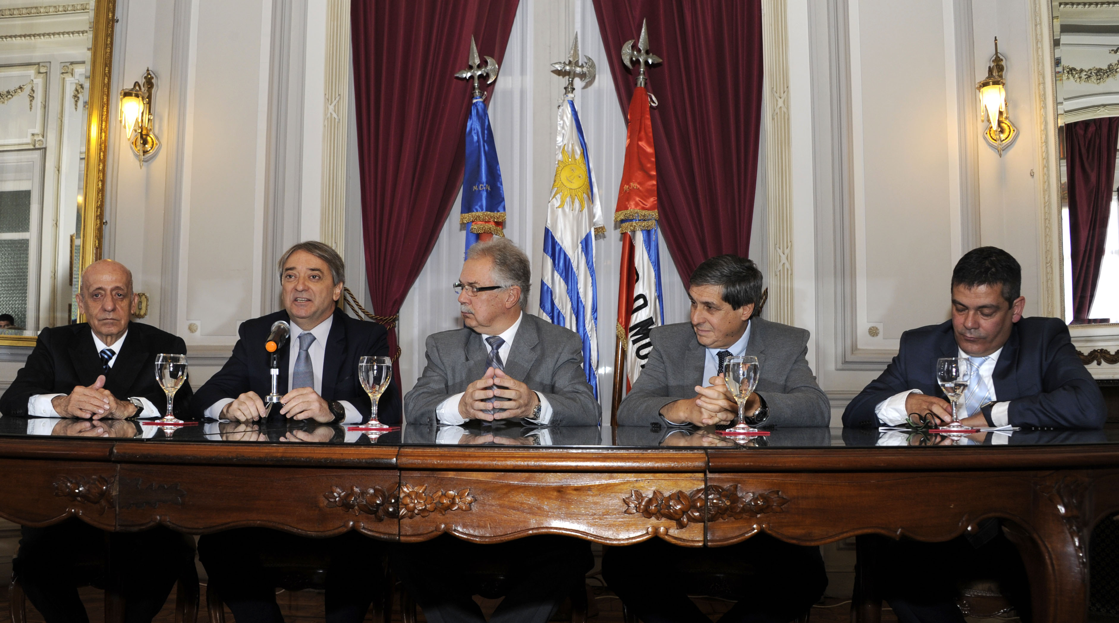 Ministerio de Defensa entregó reconocimiento a los 13 deportistas becados que integraron la delegación en los Juegos Odesur 2018