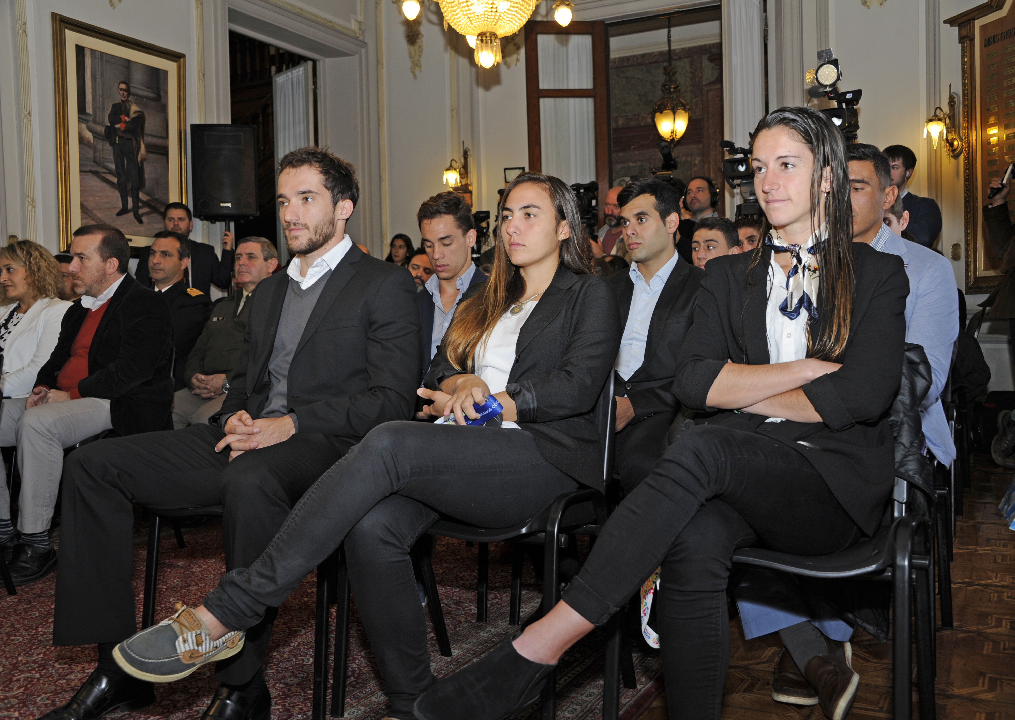 Ministerio de Defensa entregó reconocimiento a los 13 deportistas becados que integraron la delegación en los Juegos Odesur 2018