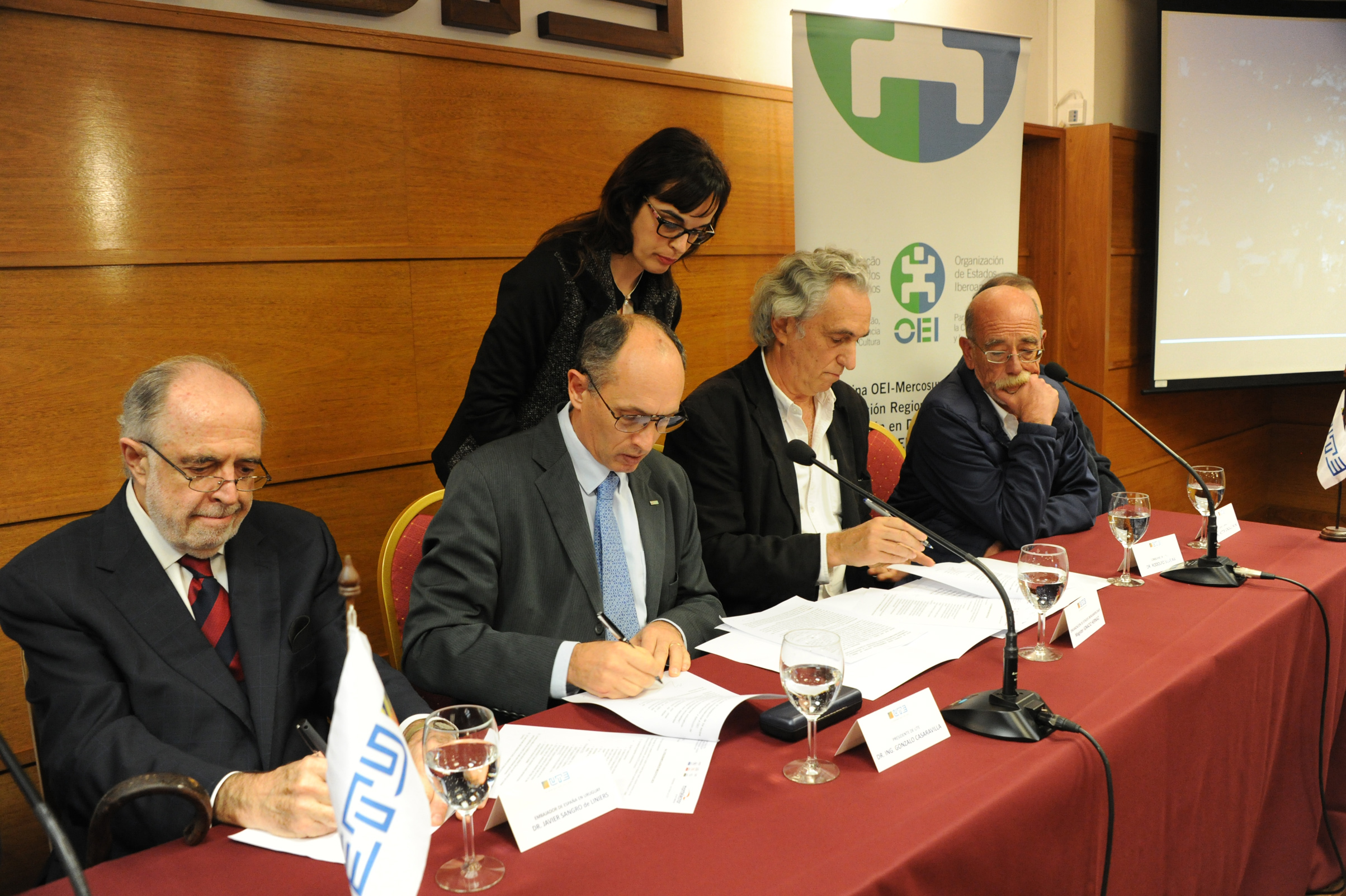 Firma del convenio entre UTE, la fundación Elecnor y la Organización de los Estados Iberoamericanos