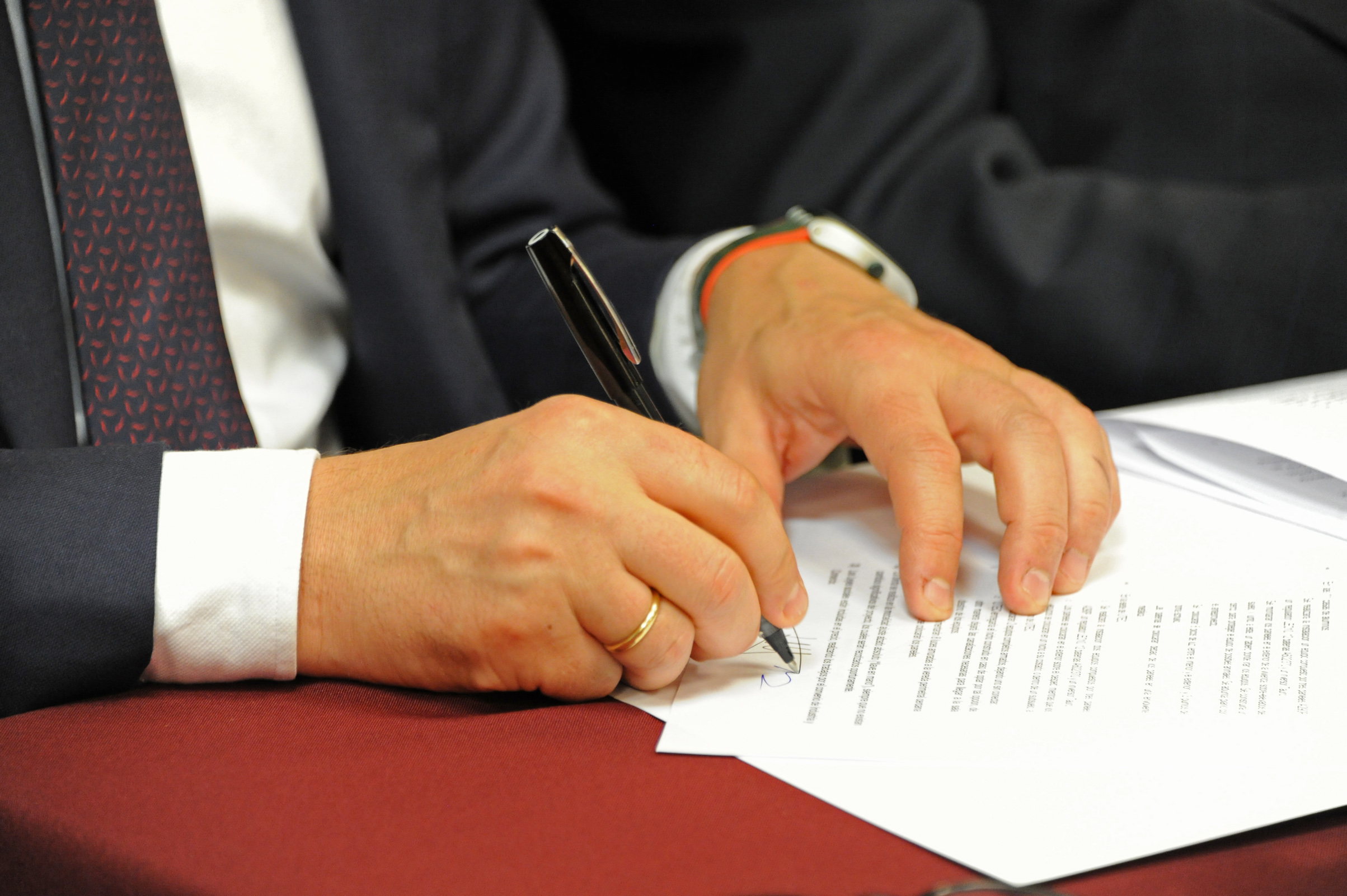 Firma del convenio entre UTE, la fundación Elecnor y la Organización de los Estados Iberoamericanos