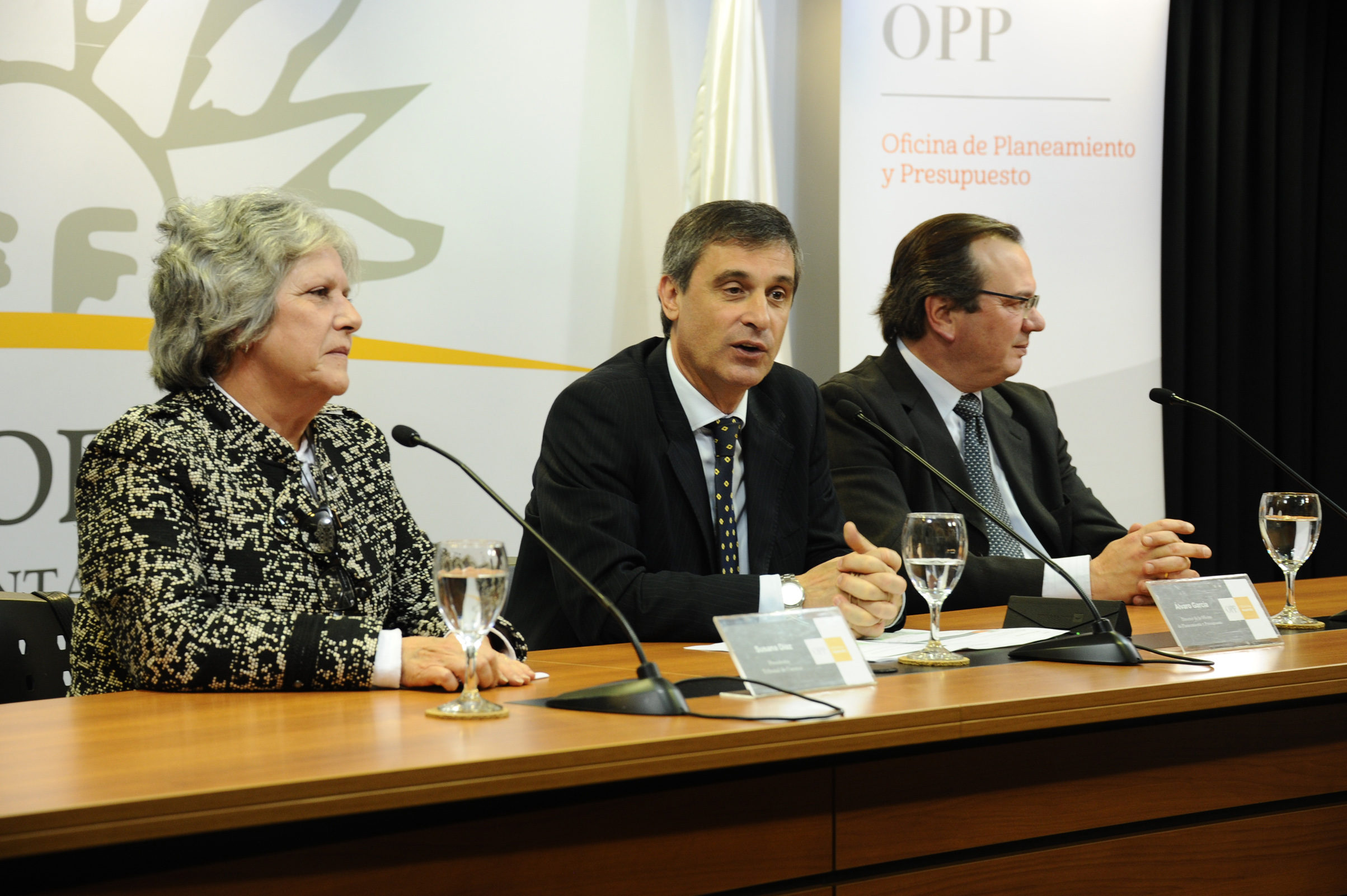 Director de OPP, Álvaro García, haciendo uso de la palabra