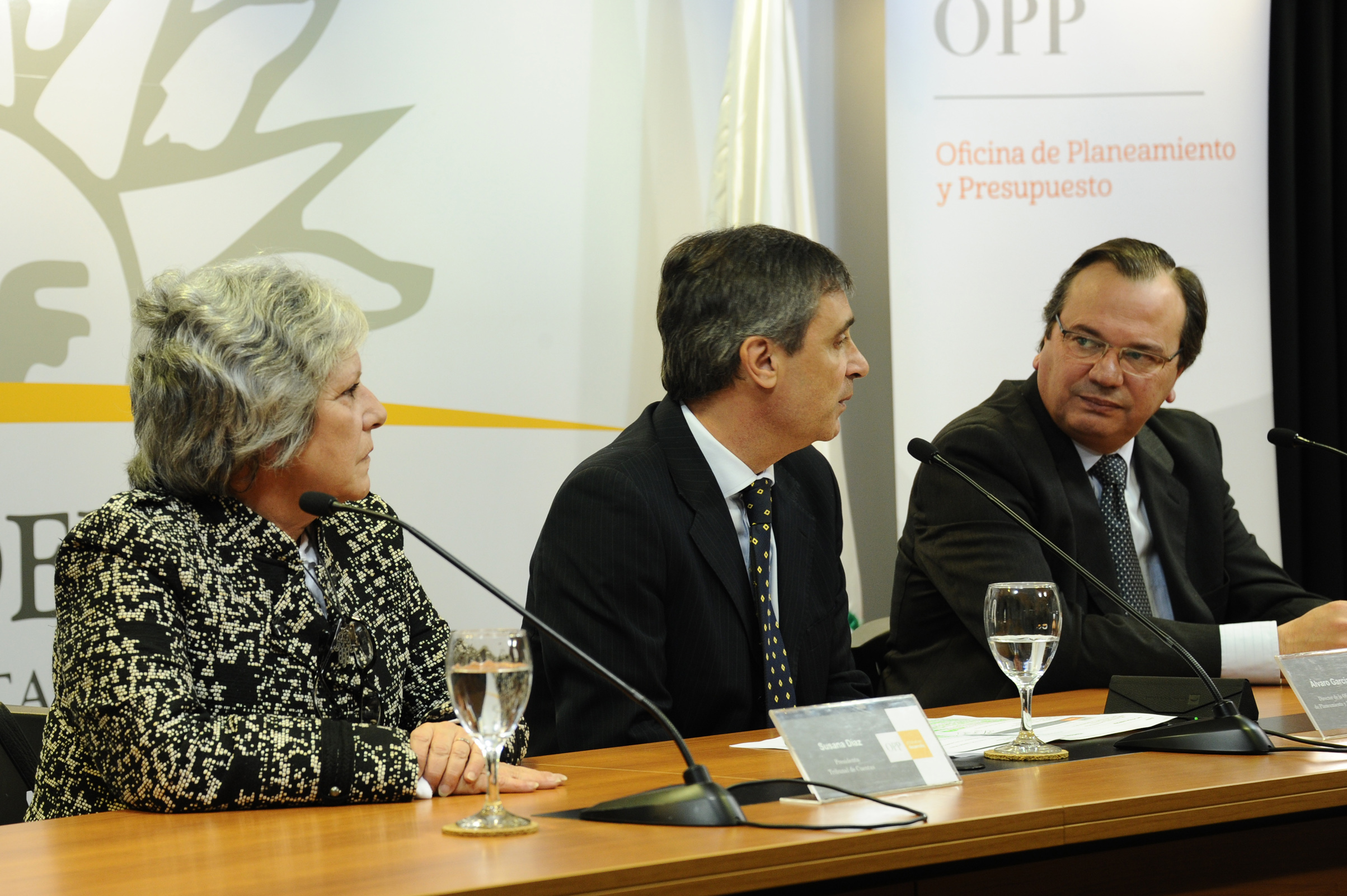 Director de OPP, Álvaro García, haciendo uso de la palabra