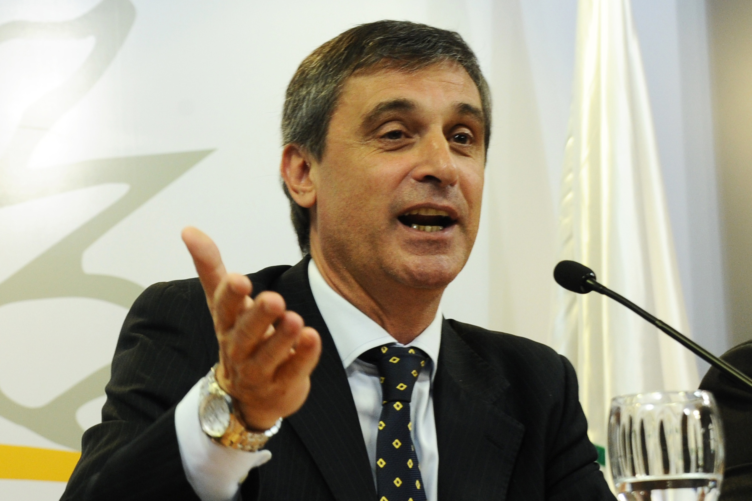 Director de OPP, Álvaro García, haciendo uso de la palabra