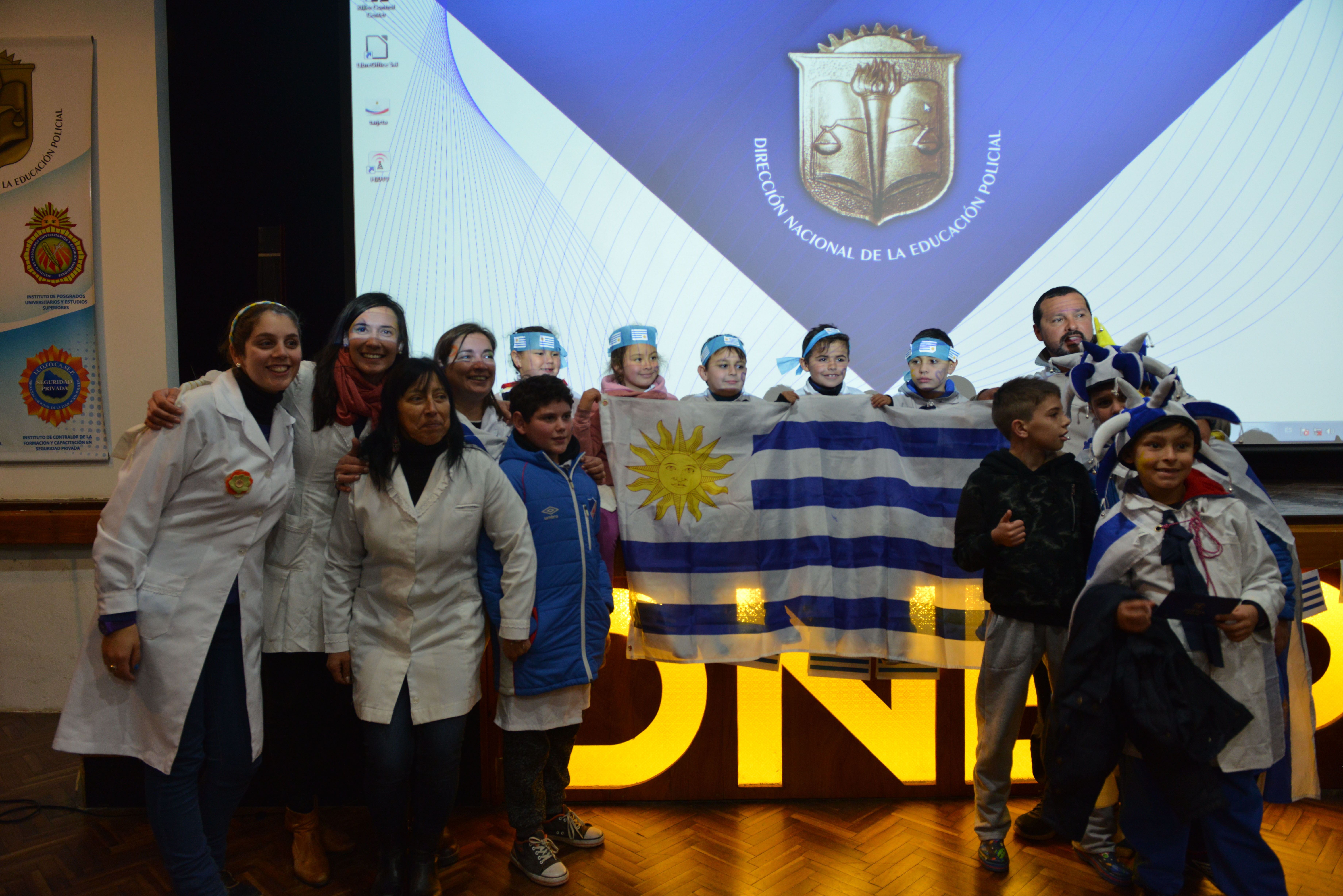 Escolares disfrutaron el debut de Uruguay en el Mundial de Rusia 2018 en la Escuela Nacional de Policía