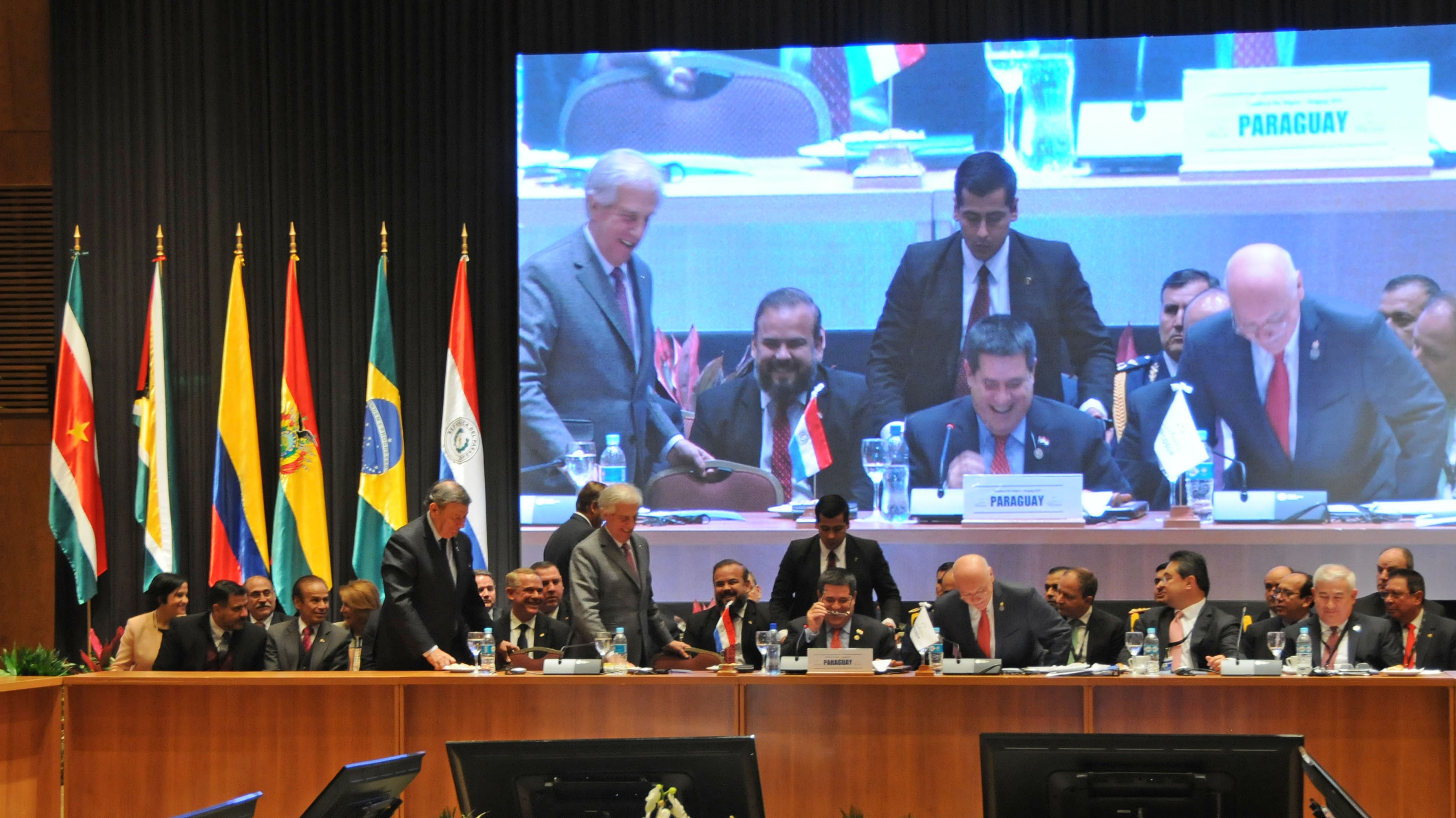 El presidente Tabaré Vázquez recibió la presidencia pro témpore del Mercosur por parte de su homólogo paraguayo, Horacio Cartes