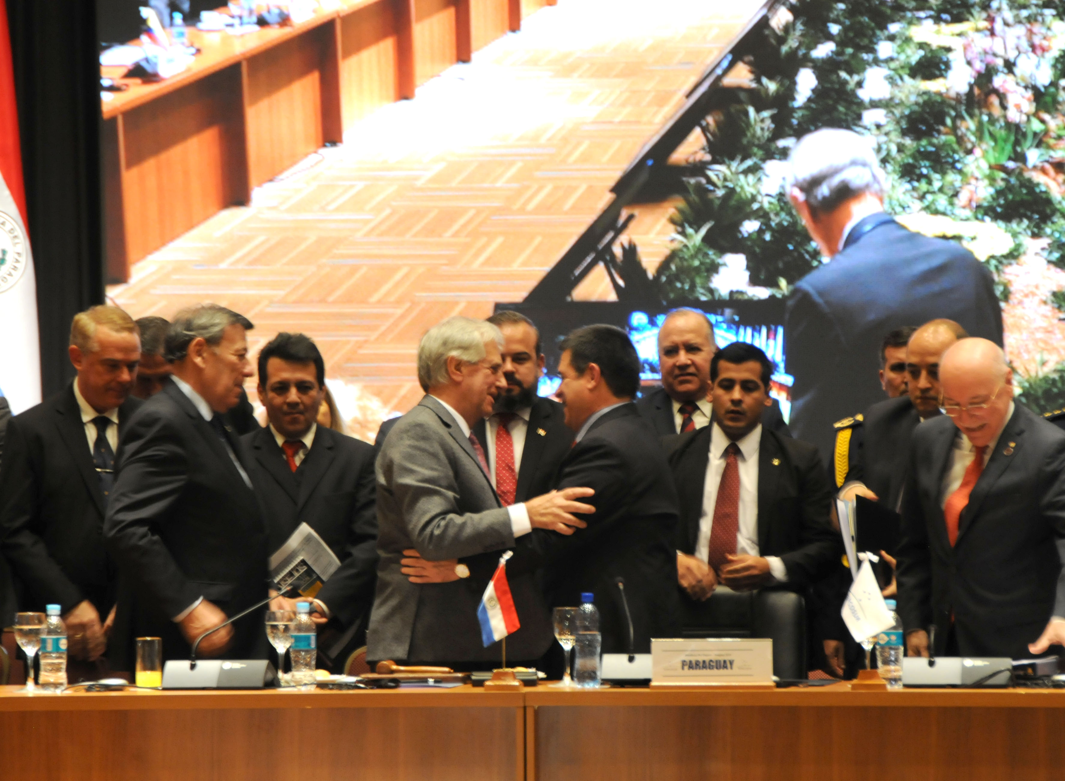 El presidente Tabaré Vázquez recibió la presidencia pro témpore del Mercosur por parte de su homólogo paraguayo, Horacio Cartes