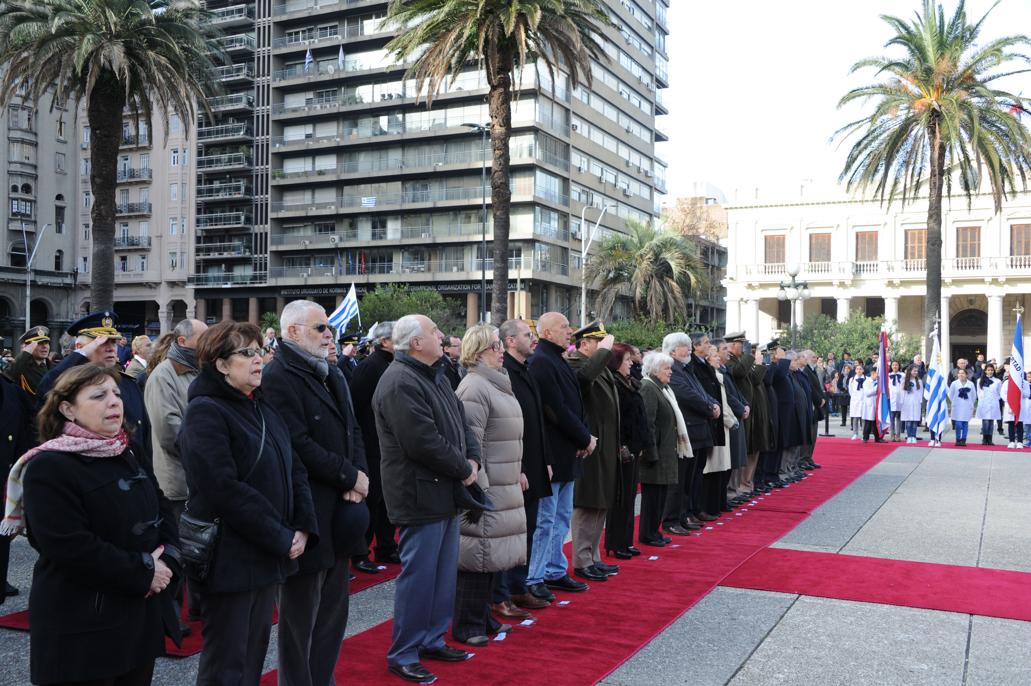 Vicepresidenta Topolansky y autoridades en el acto conmemorativo del natalicio del prócer José Artigas