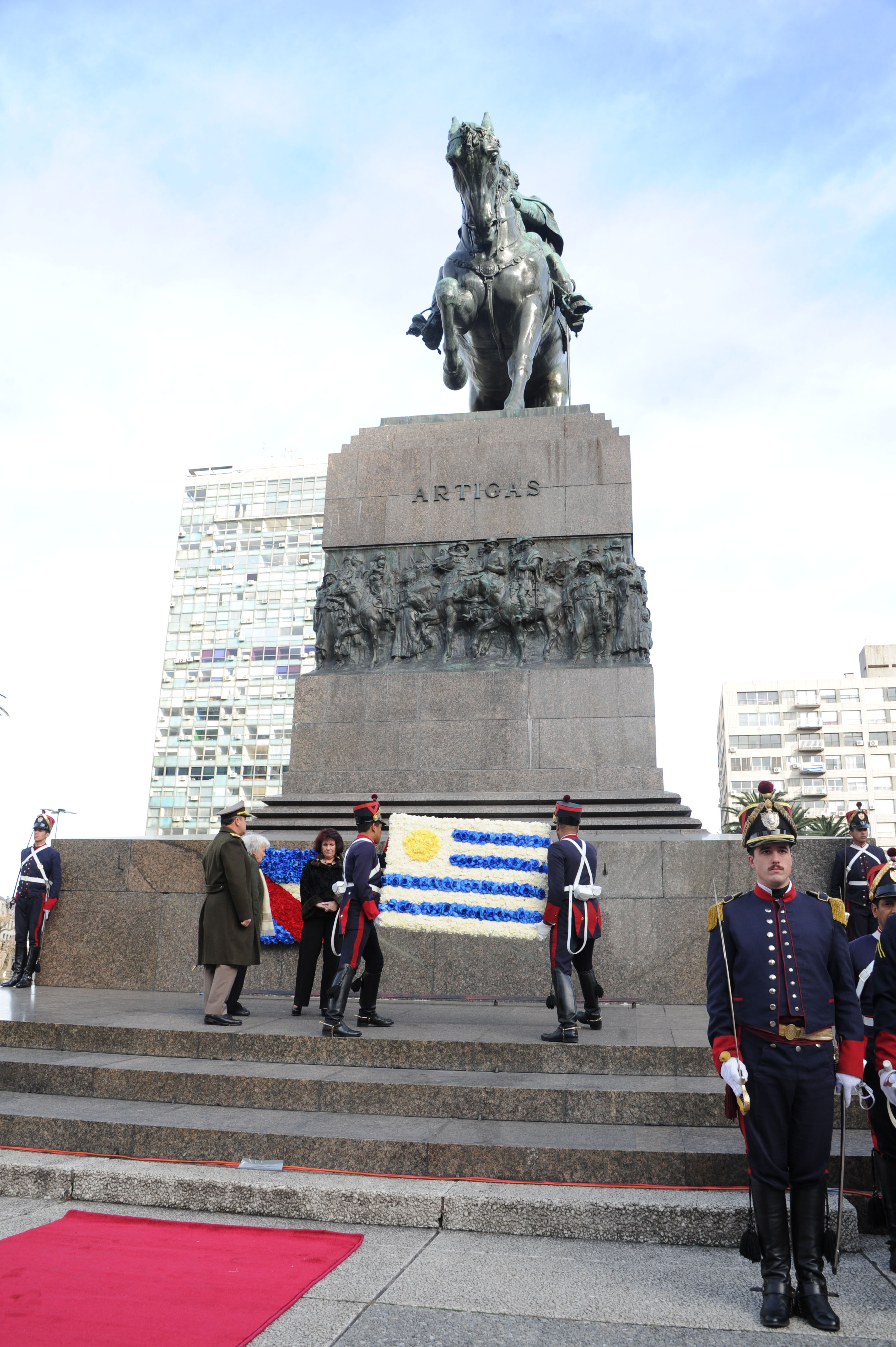 Vicepresidenta Topolansky encabezó acto conmemorativo del natalicio del prócer José Artigas