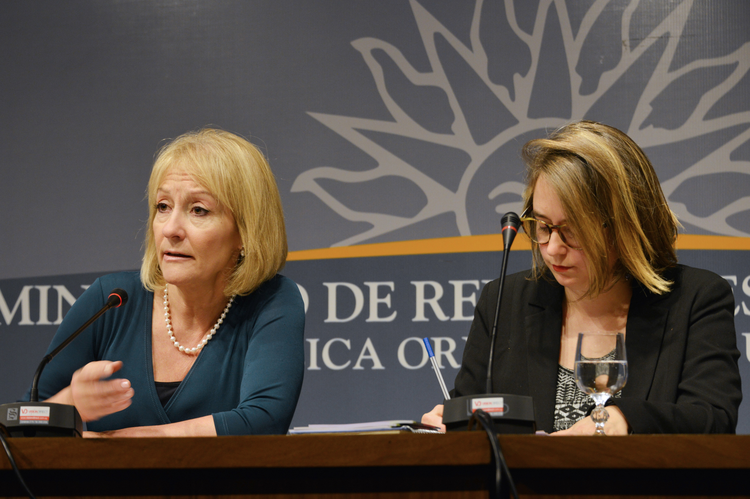 Ministra de Industria, Carolina Cosse, haciendo uso de la palabra