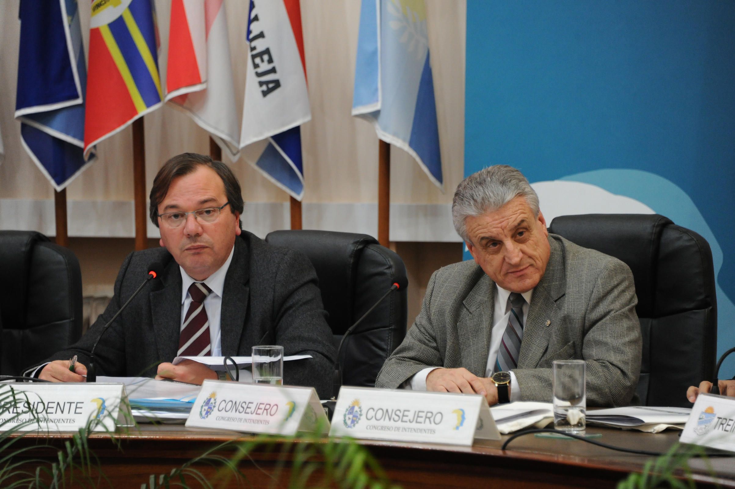 Director de la Oficina Nacional del Servicio Civil, Alberto Scavarelli, y el presidente del Congreso de Intendentes, José Luis Falero