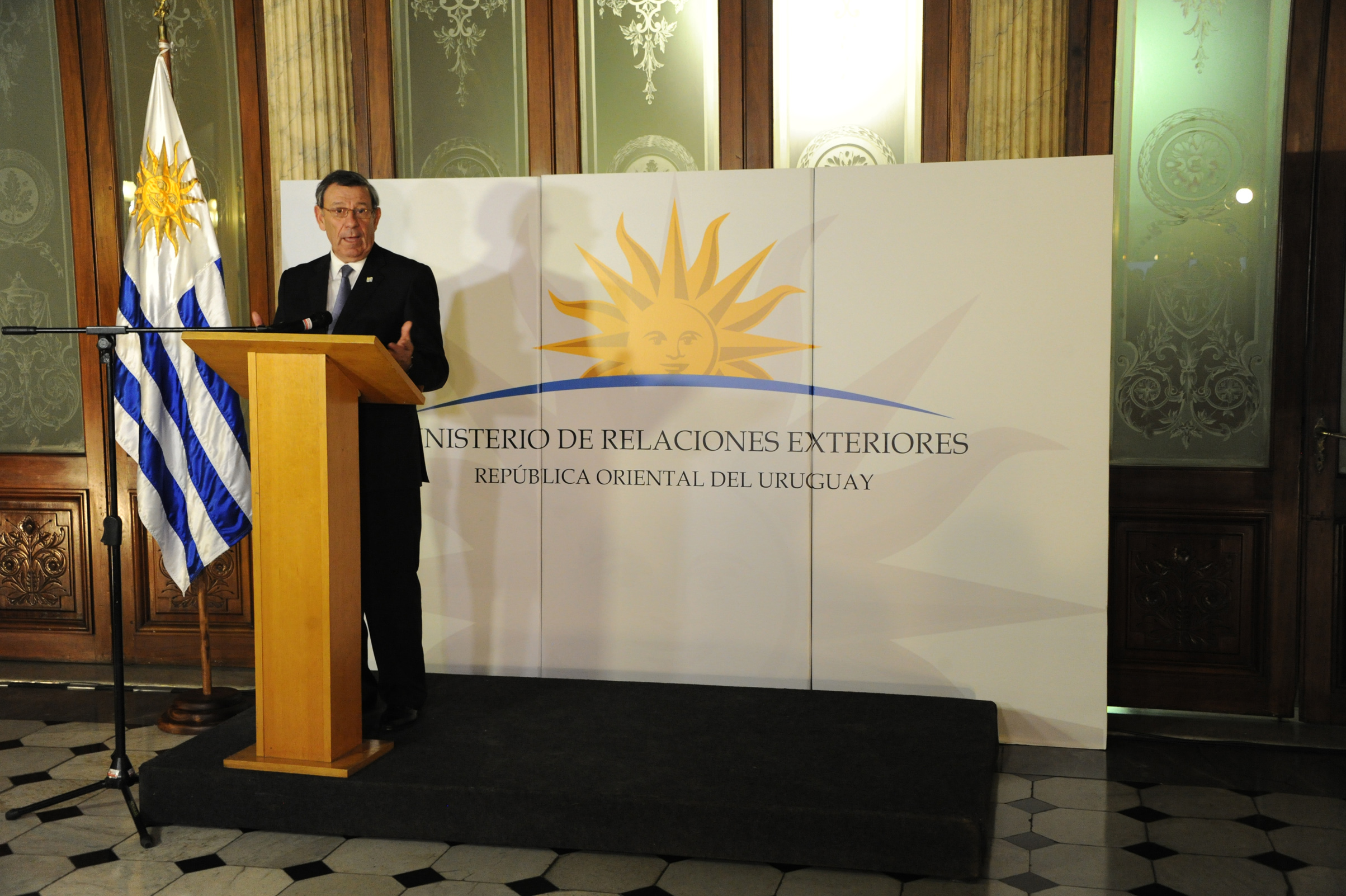 Canciller Rodolfo Nin Novoa, haciendo uso de la palabra