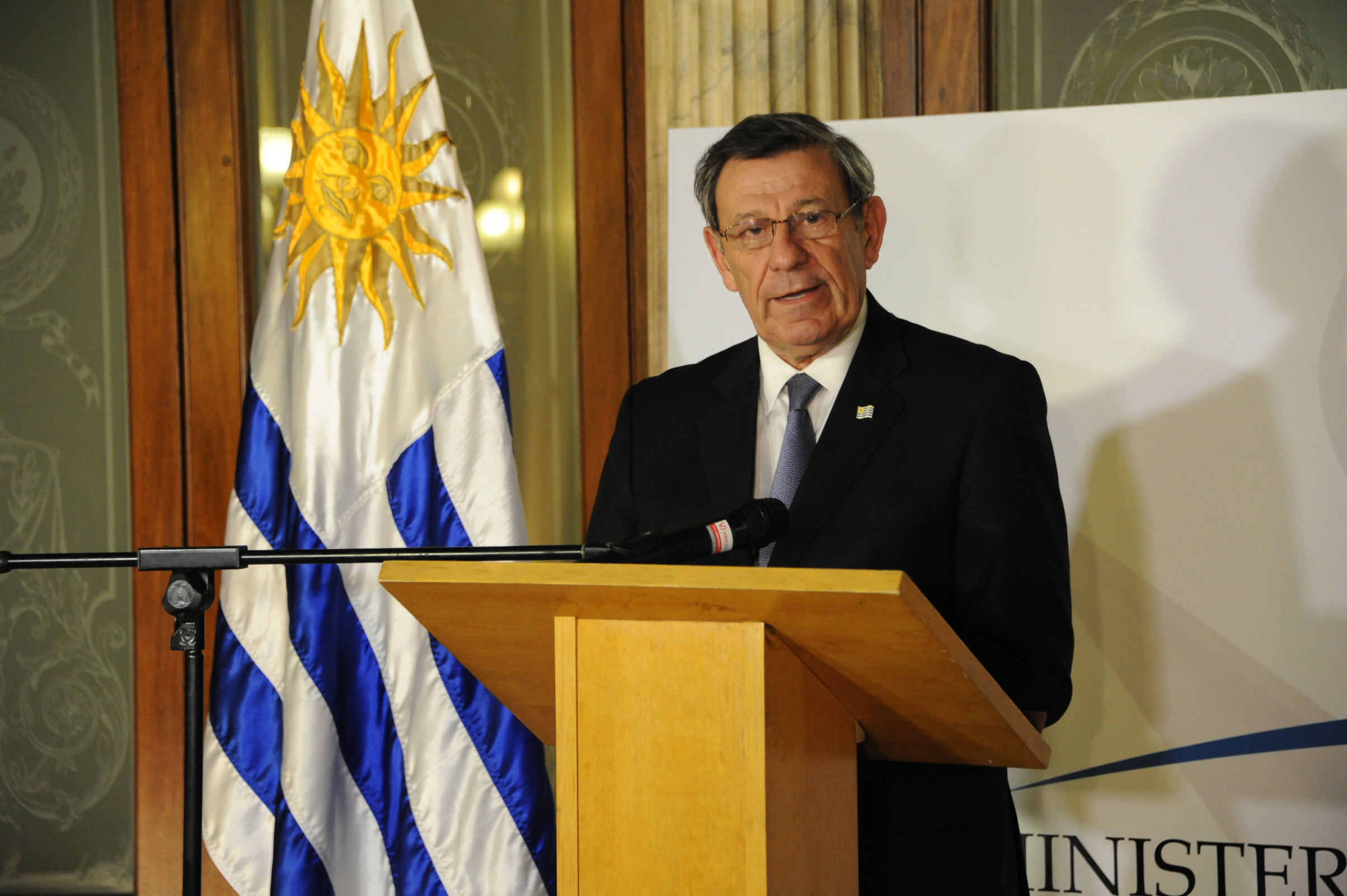 Canciller Rodolfo Nin Novoa, haciendo uso de la palabra