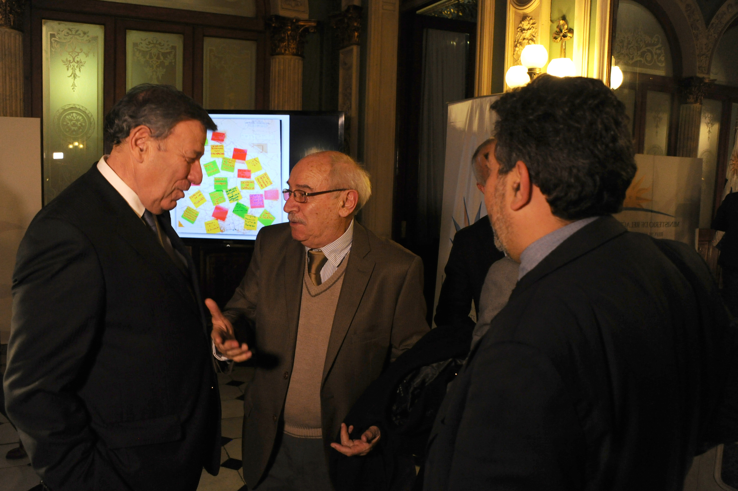 Autoridades al finalizar la actividad