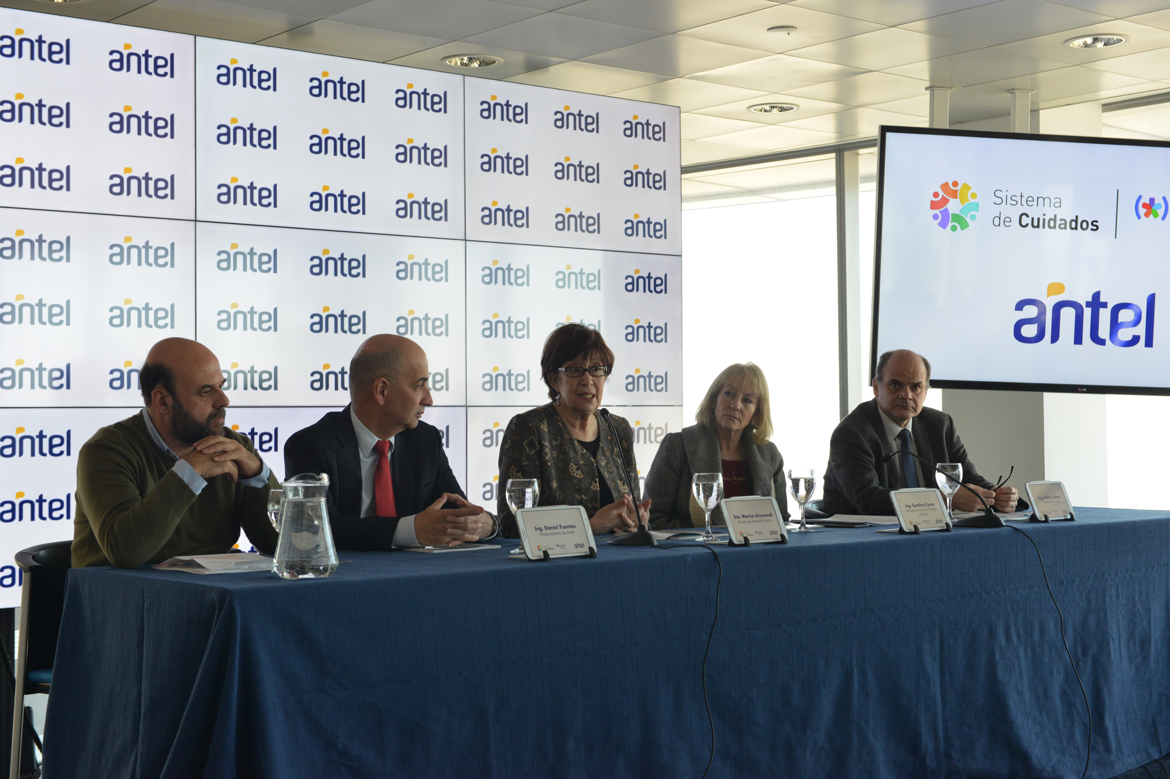 Ministra Marina Arismendi, dirigiéndose a los presentes
