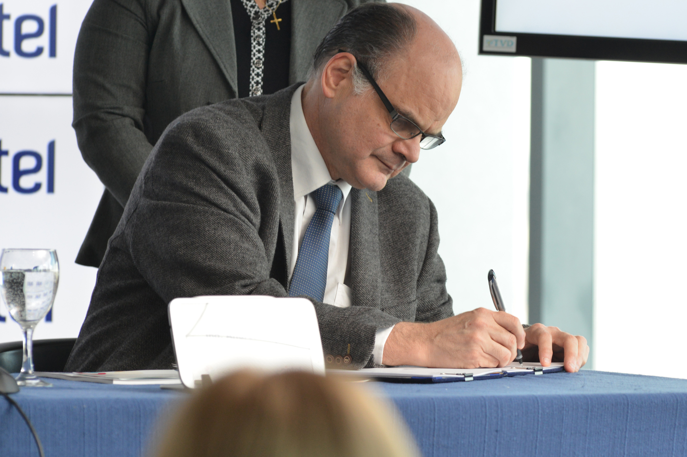Presidente de Antel, Andrés Tolosa, durante la firma del convenio