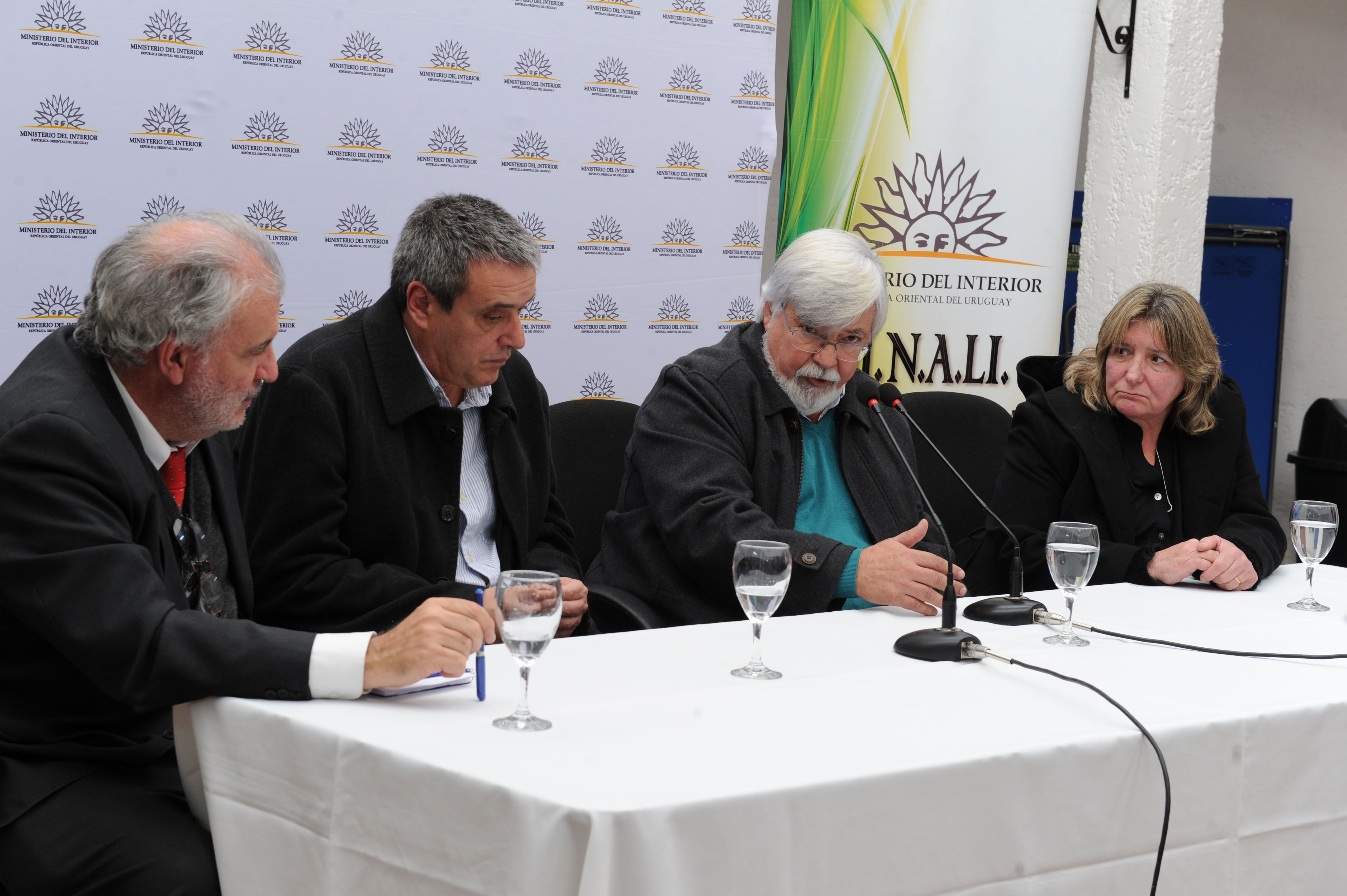 Autoridades en firma de convenio
