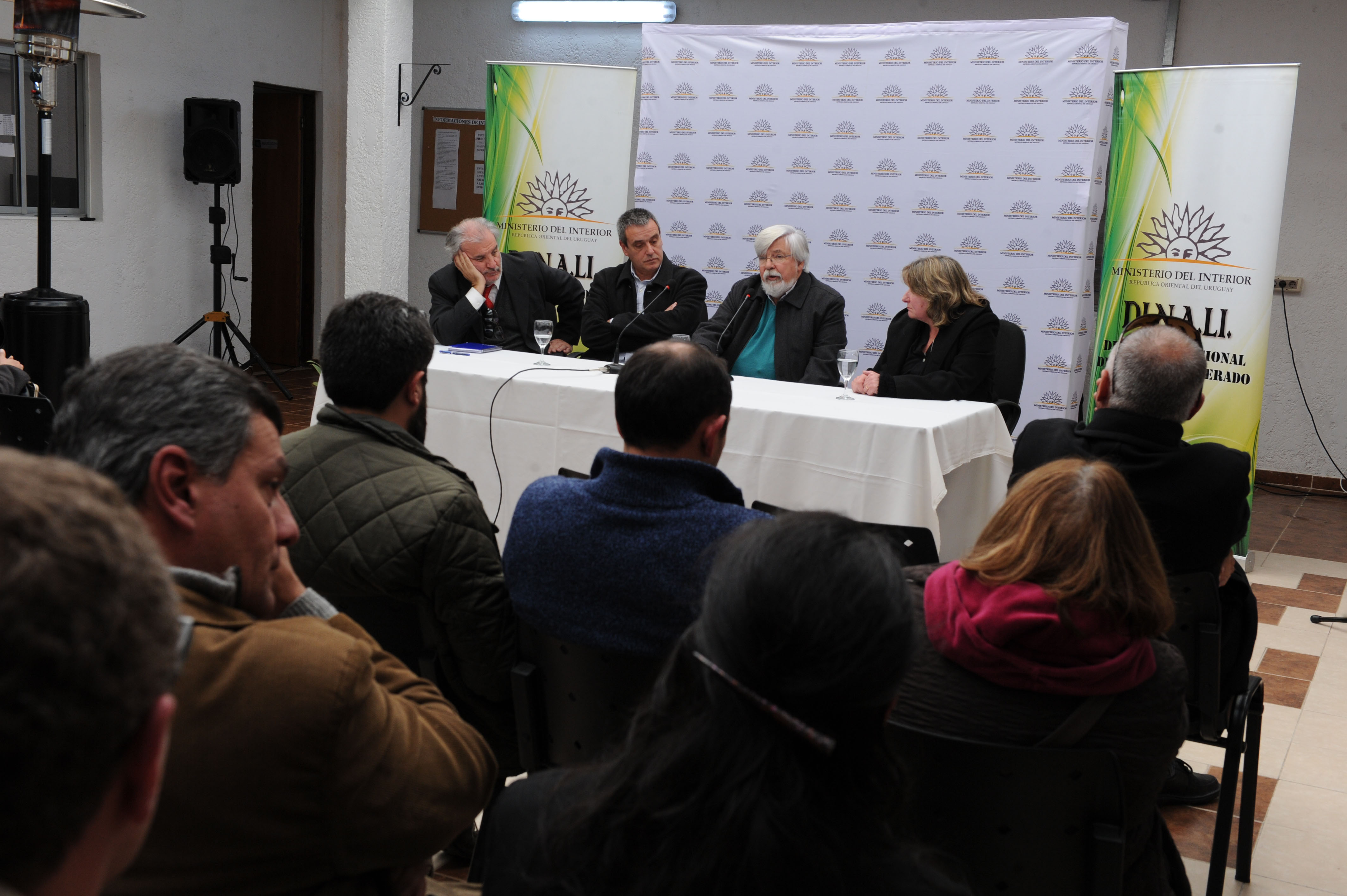 Autoridades en firma de convenio
