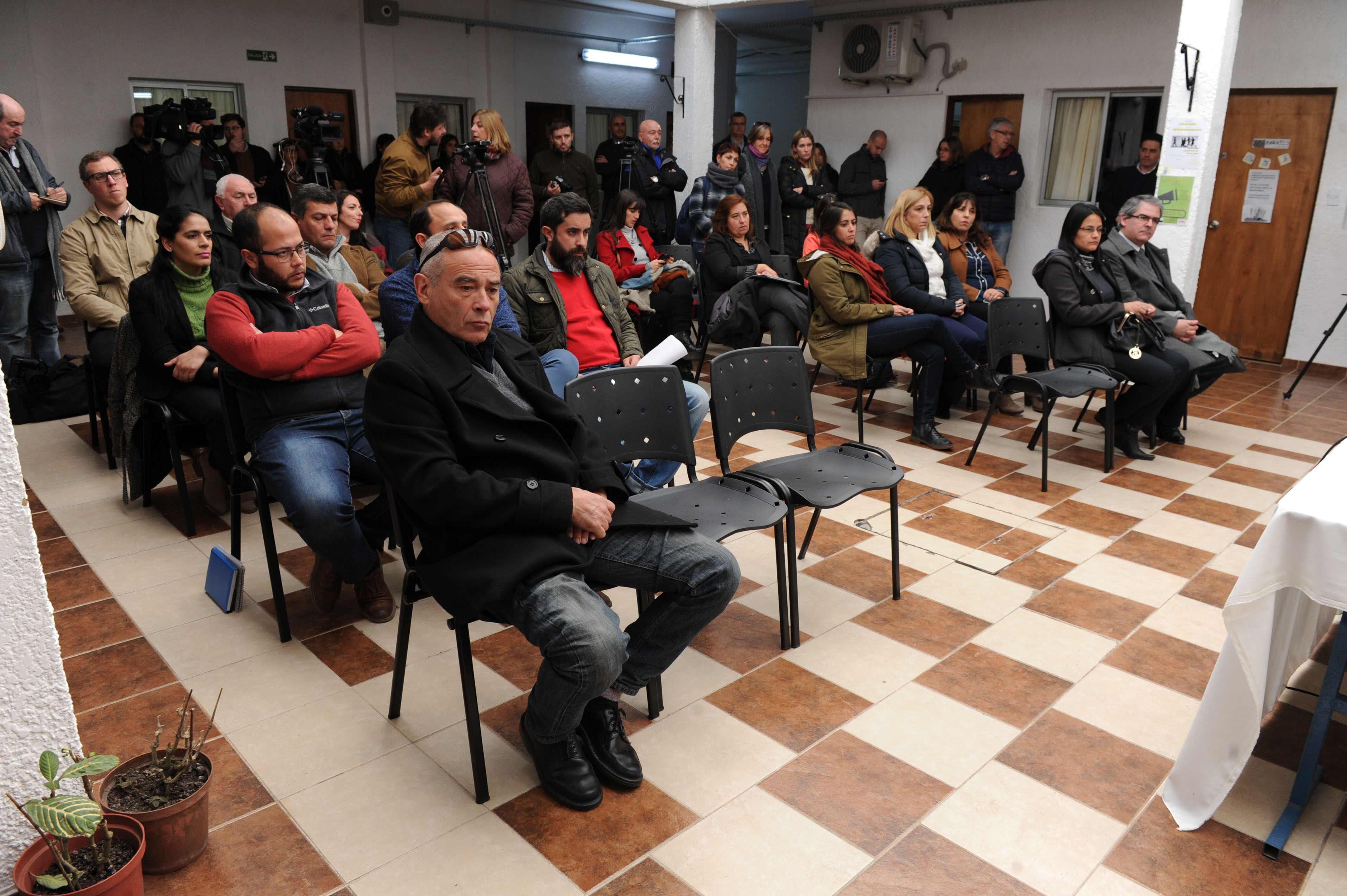 Autoridades en firma de convenio