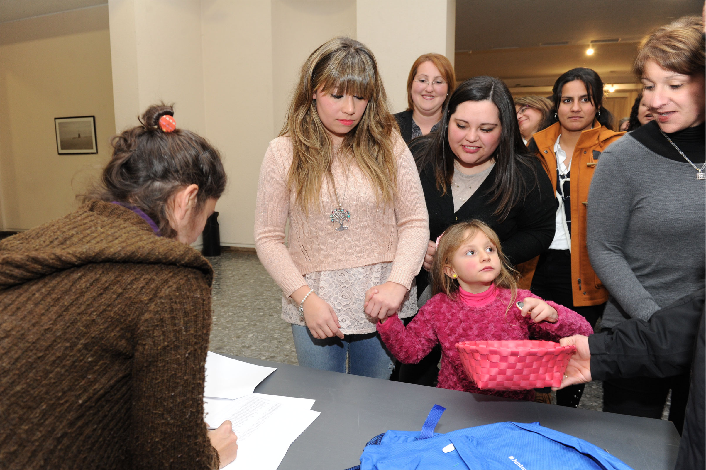Entrega de certificados a educadores