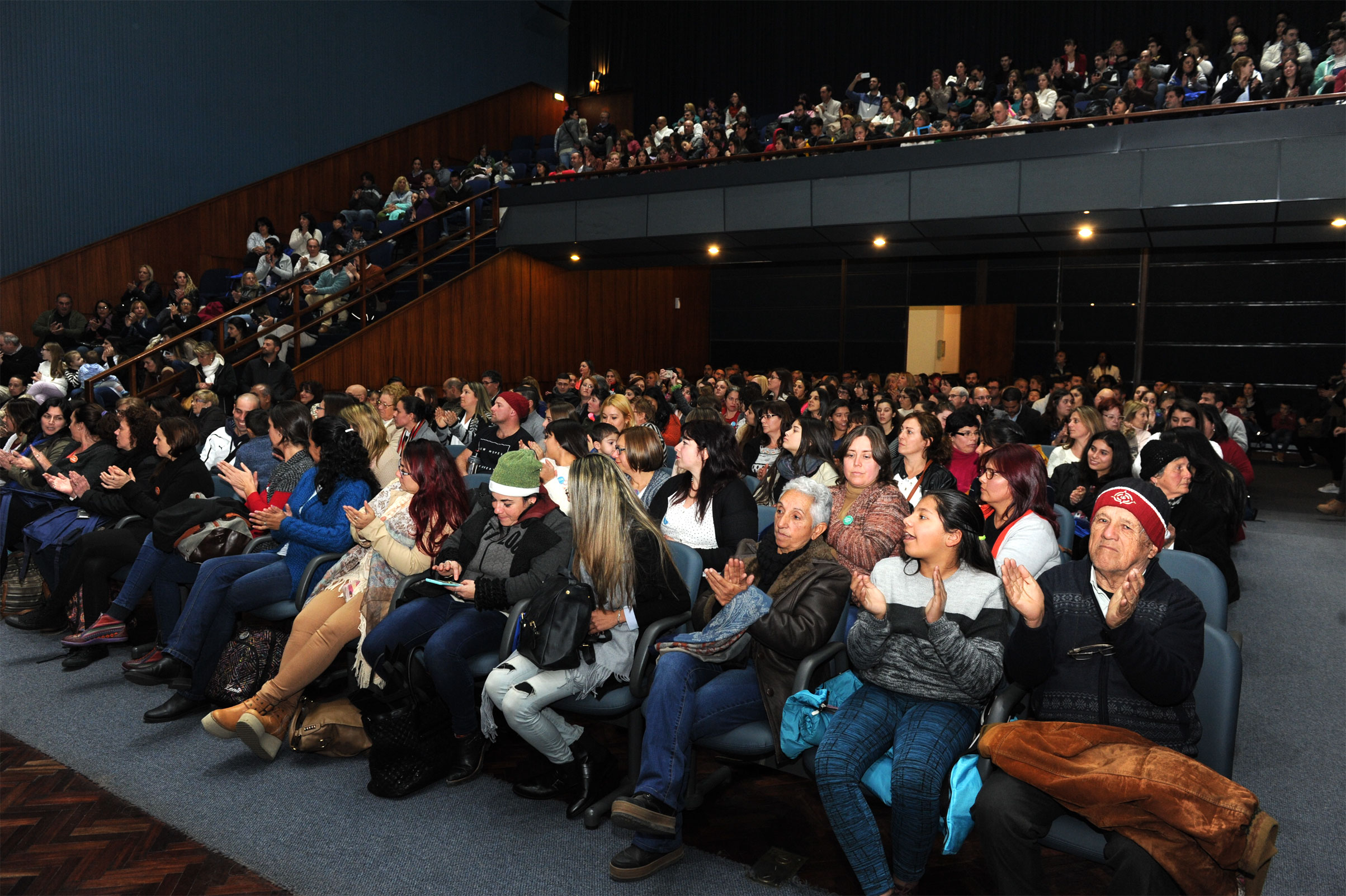 Entrega de certificados a educadores