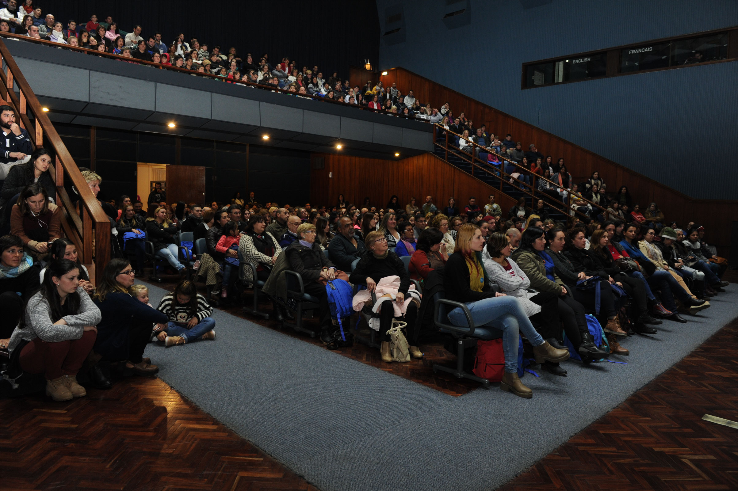 Entrega de certificados a educadores